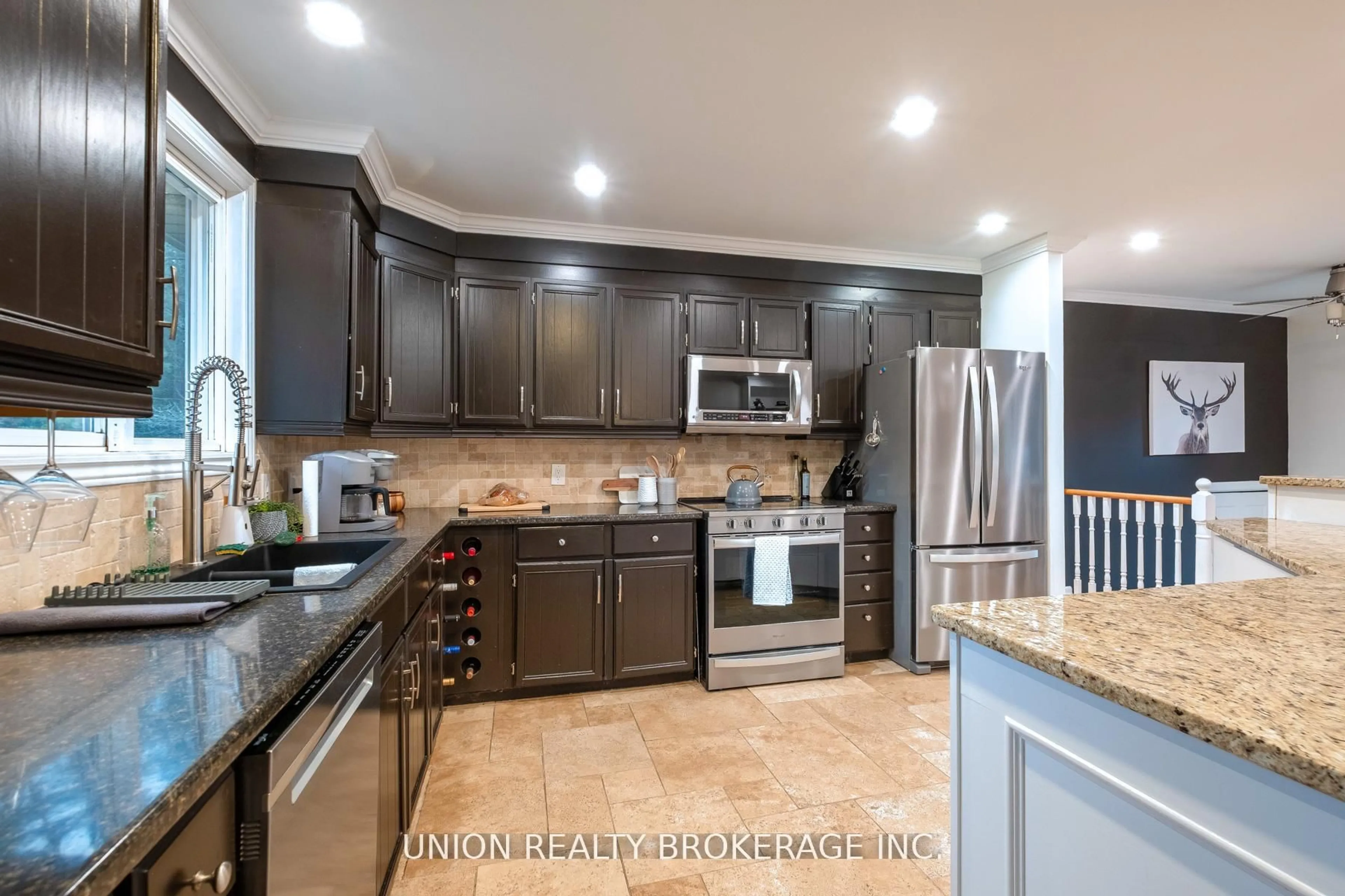 Open concept kitchen, ceramic/tile floor for 33 Carlan Dr, Scugog Ontario L9L 1P2