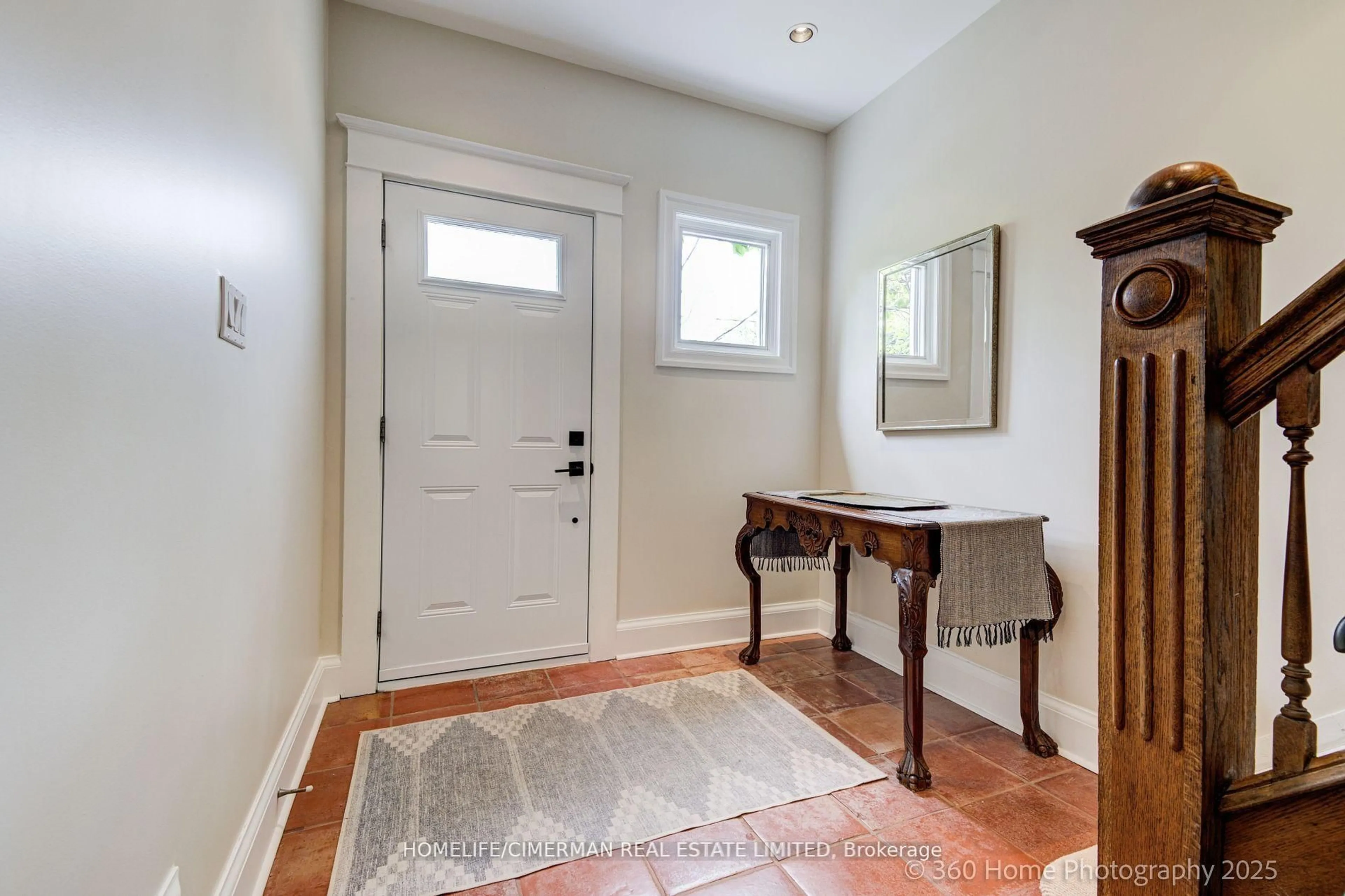 Indoor entryway for 73 Spruce Hill Rd, Toronto Ontario M4E 3G2