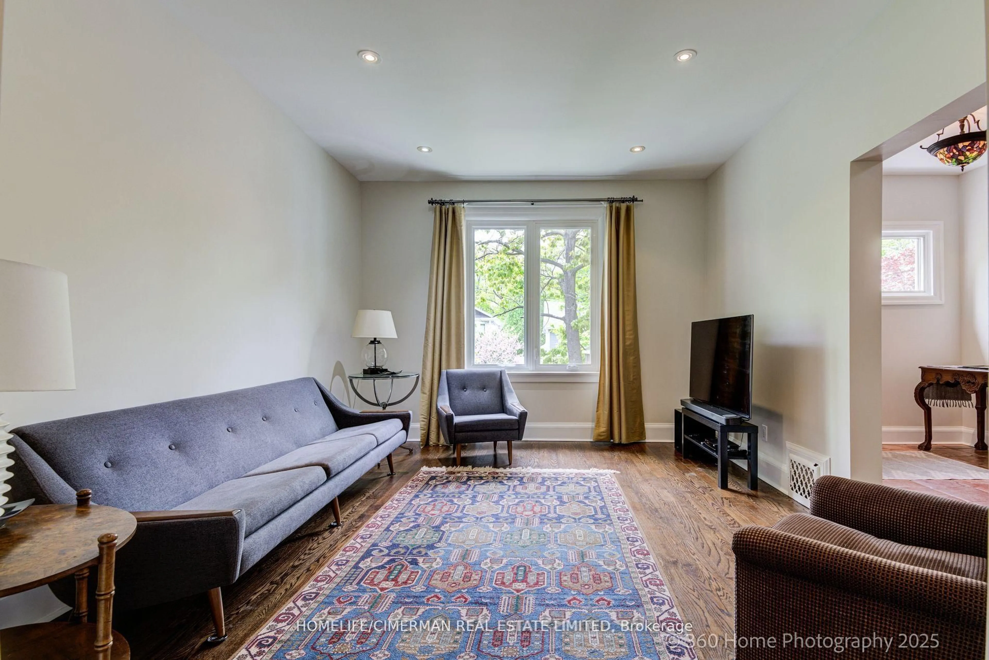 Living room with furniture, unknown for 73 Spruce Hill Rd, Toronto Ontario M4E 3G2