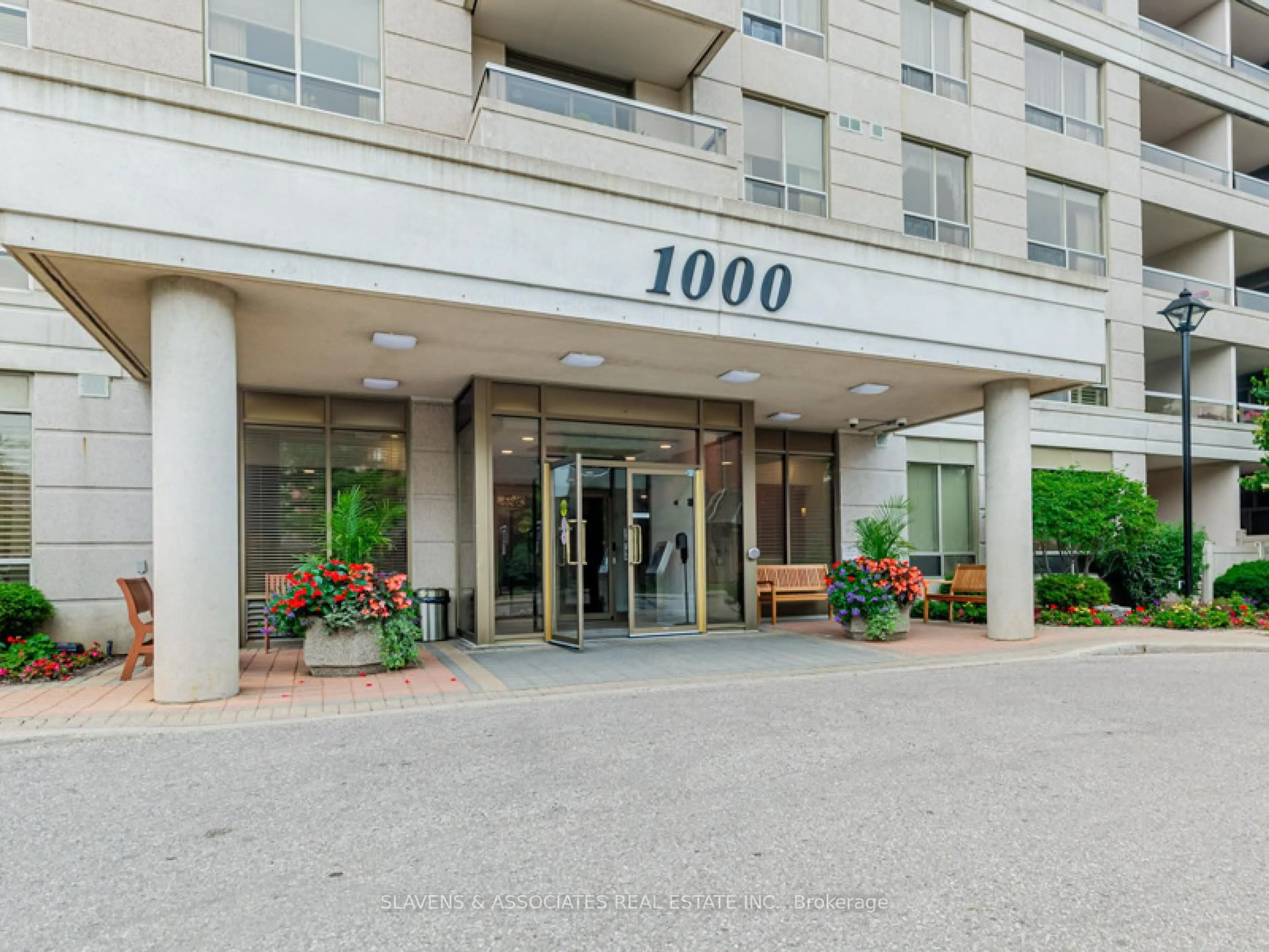 Indoor foyer for 1000 The Esplanade Rd #1404, Pickering Ontario L1V 6V4
