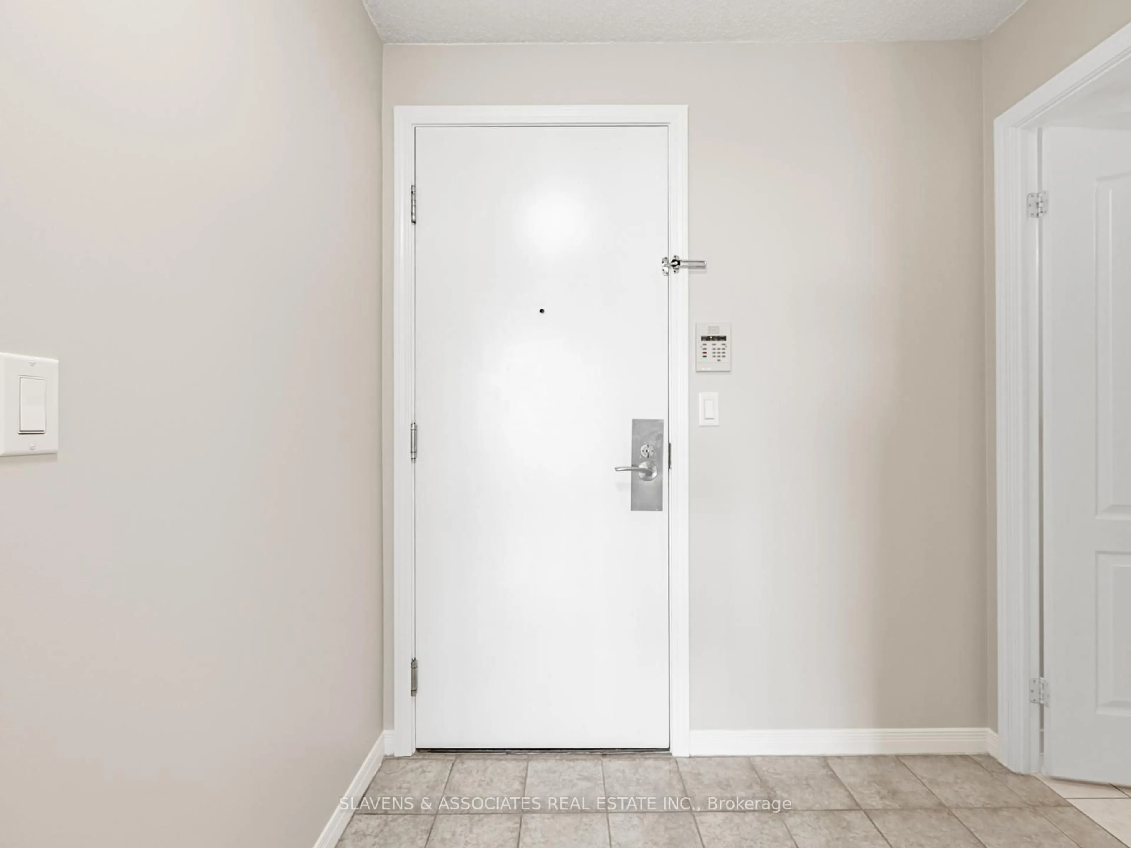 Indoor entryway for 1000 The Esplanade Rd #1404, Pickering Ontario L1V 6V4