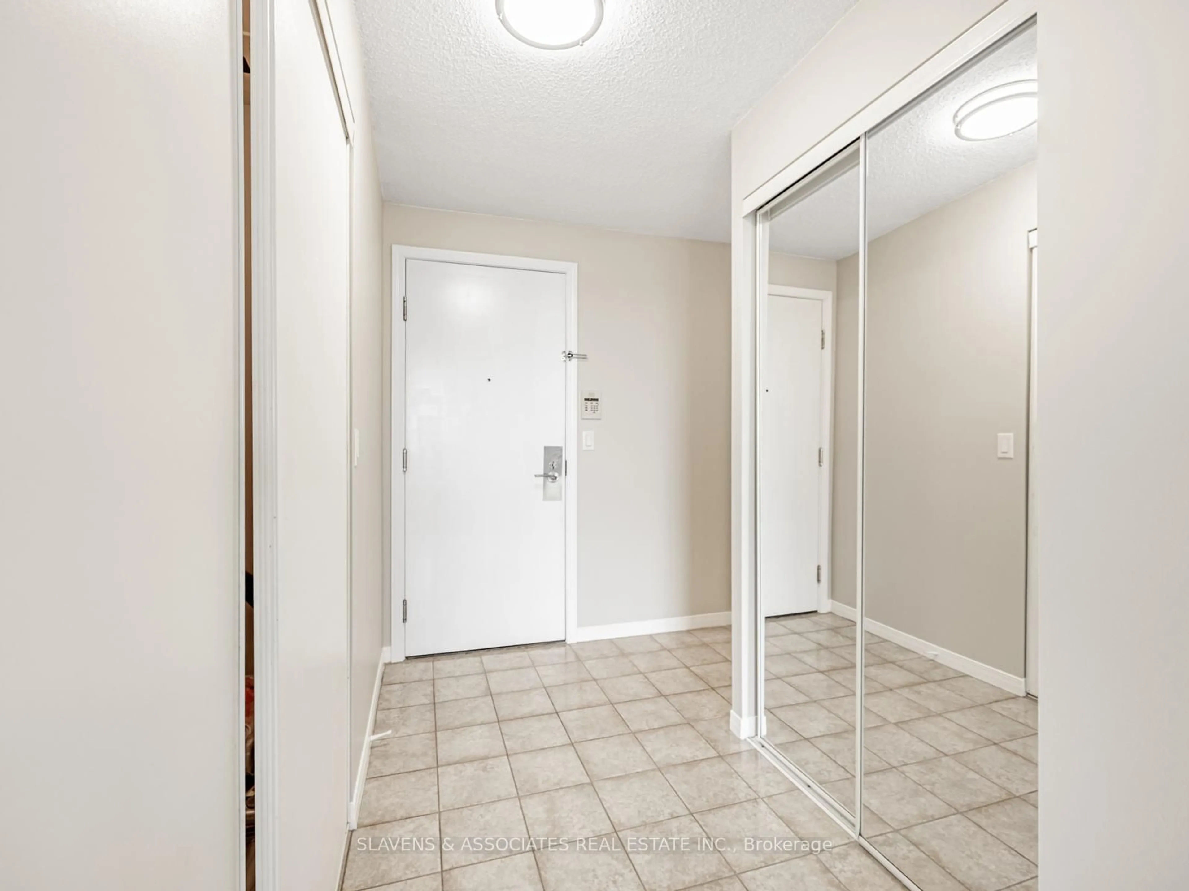 Indoor entryway for 1000 The Esplanade Rd #1404, Pickering Ontario L1V 6V4