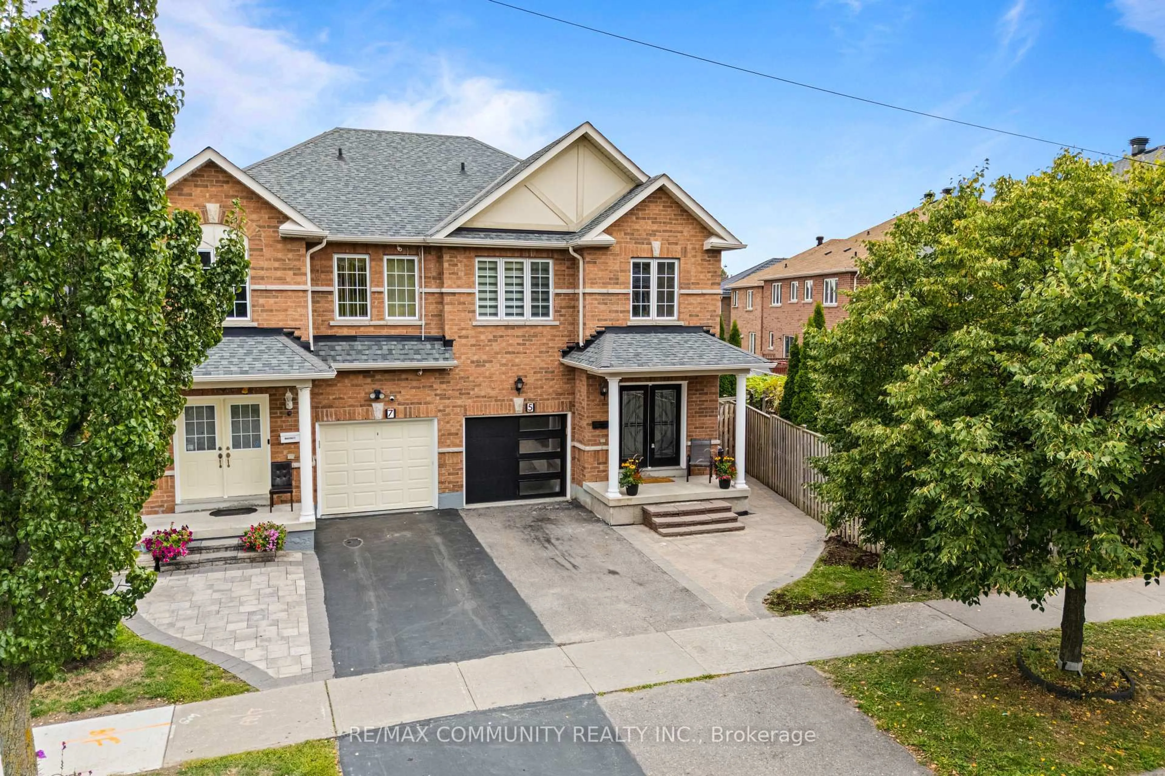 Home with brick exterior material, street for 5 White Heather Blvd, Toronto Ontario M1V 0A6