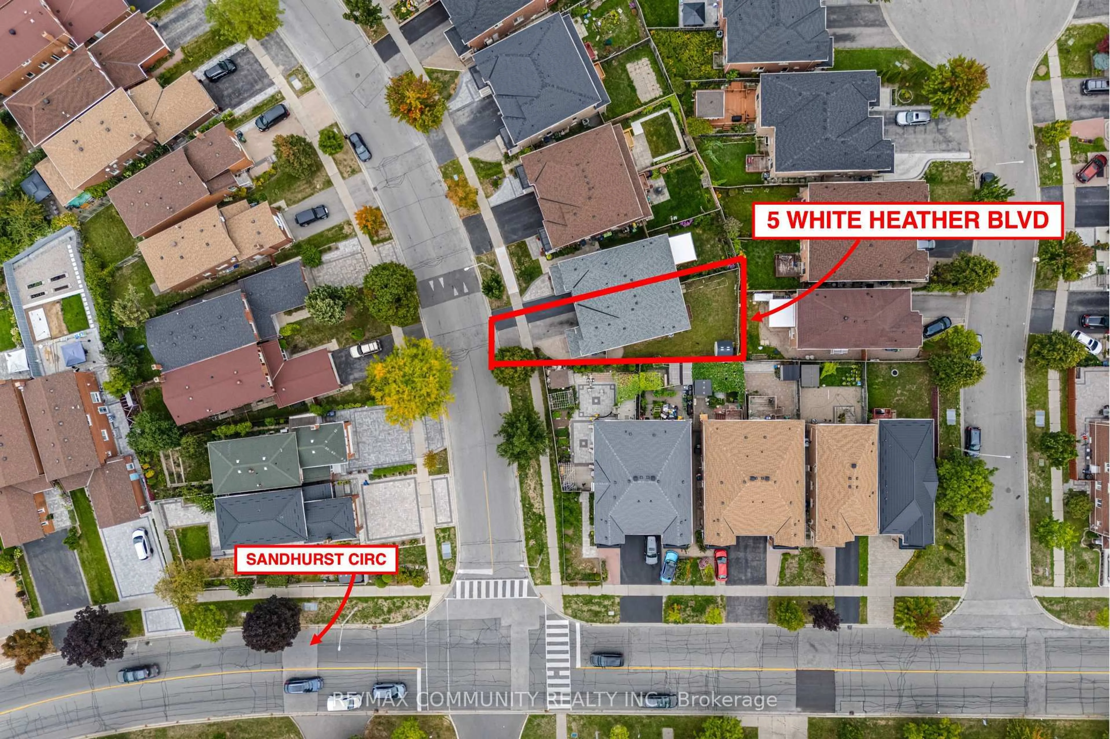 A pic from outside/outdoor area/front of a property/back of a property/a pic from drone, street for 5 White Heather Blvd, Toronto Ontario M1V 0A6