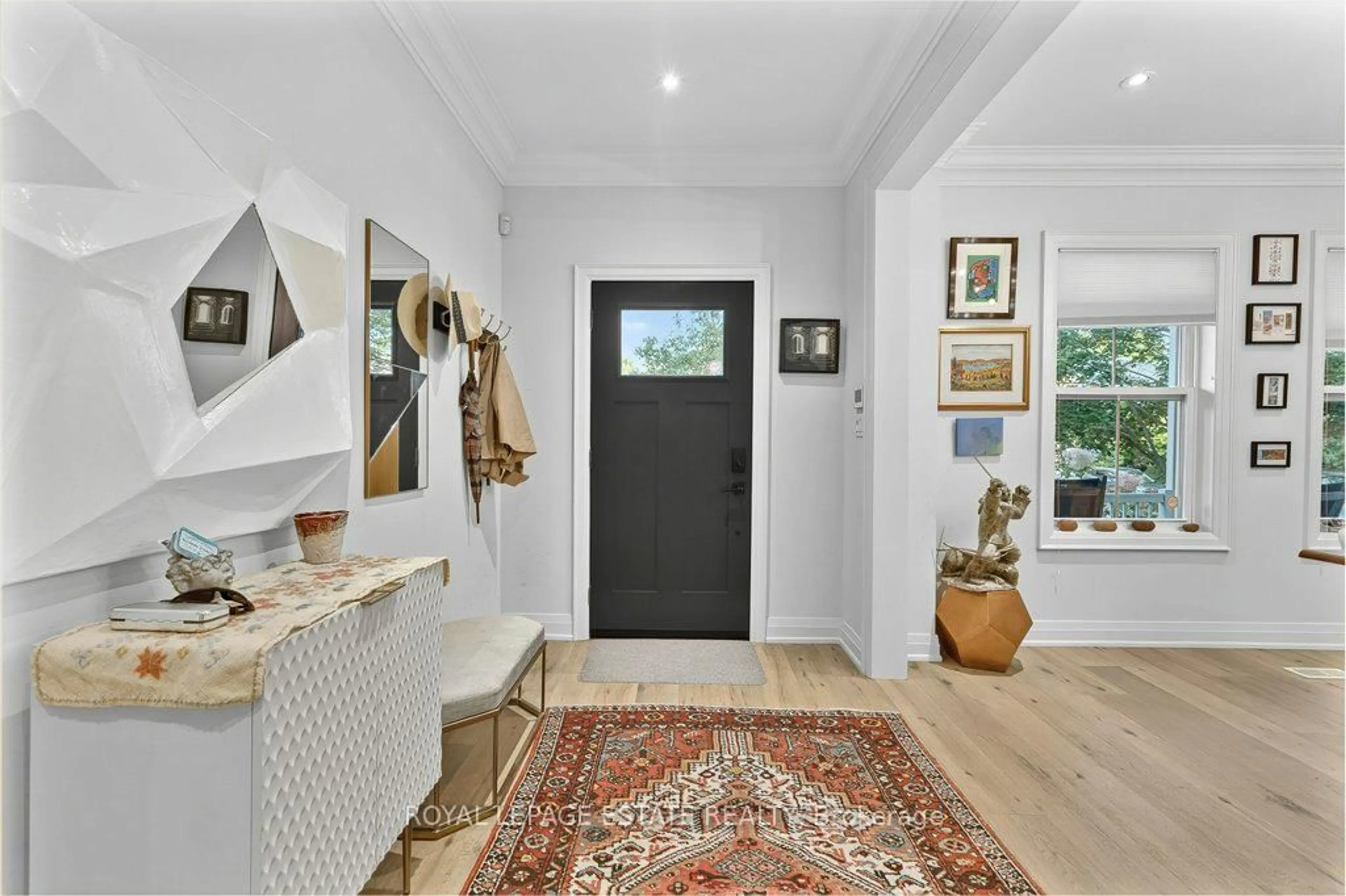 Indoor entryway for 46 Valhalla Blvd, Toronto Ontario M1N 3B3