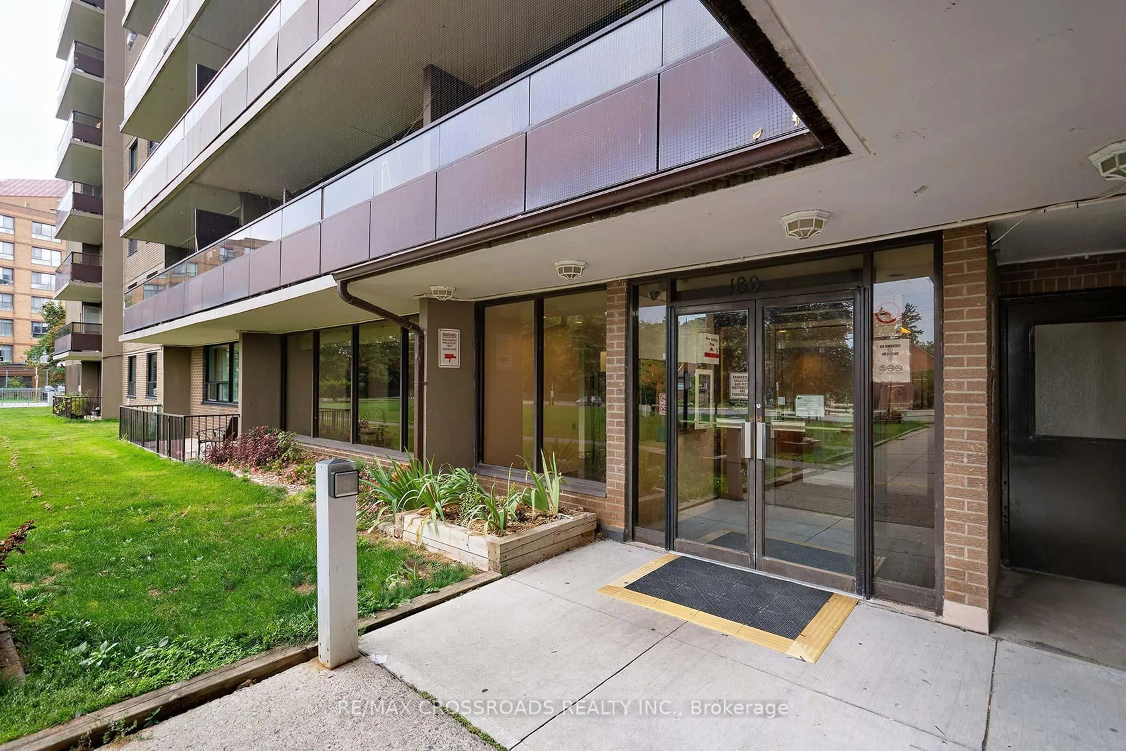 Indoor foyer for 180 Markham Rd #619, Toronto Ontario M1M 2Z9