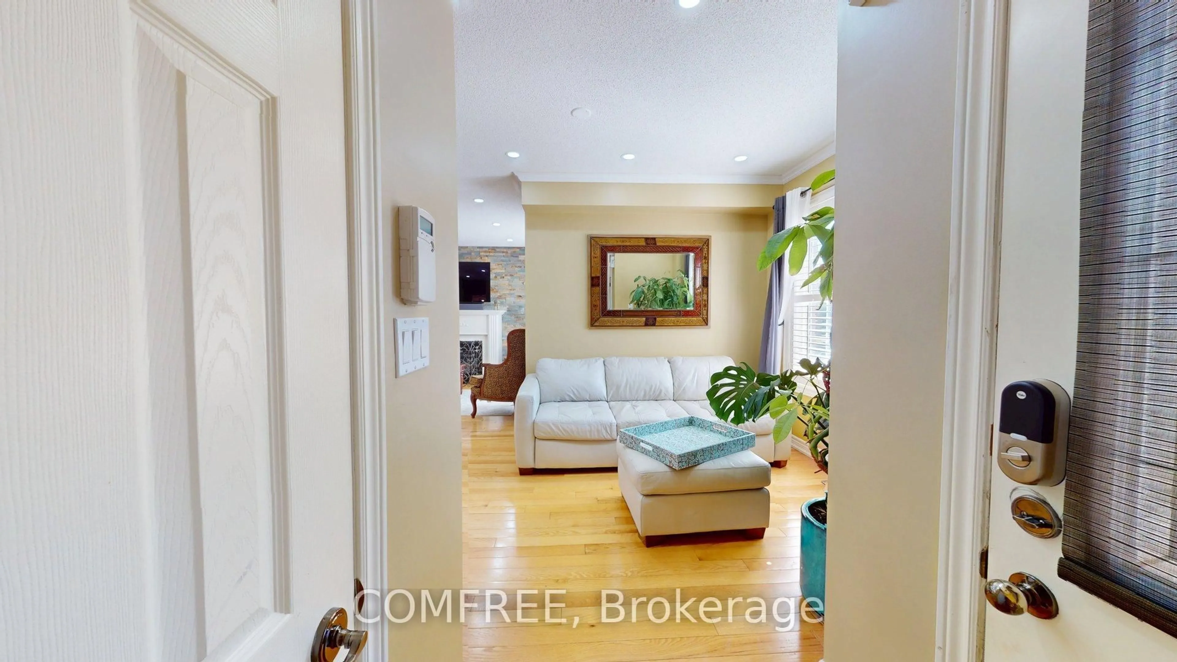 Unknown for 3358 C Kingston Rd, Toronto Ontario M1M 1R2