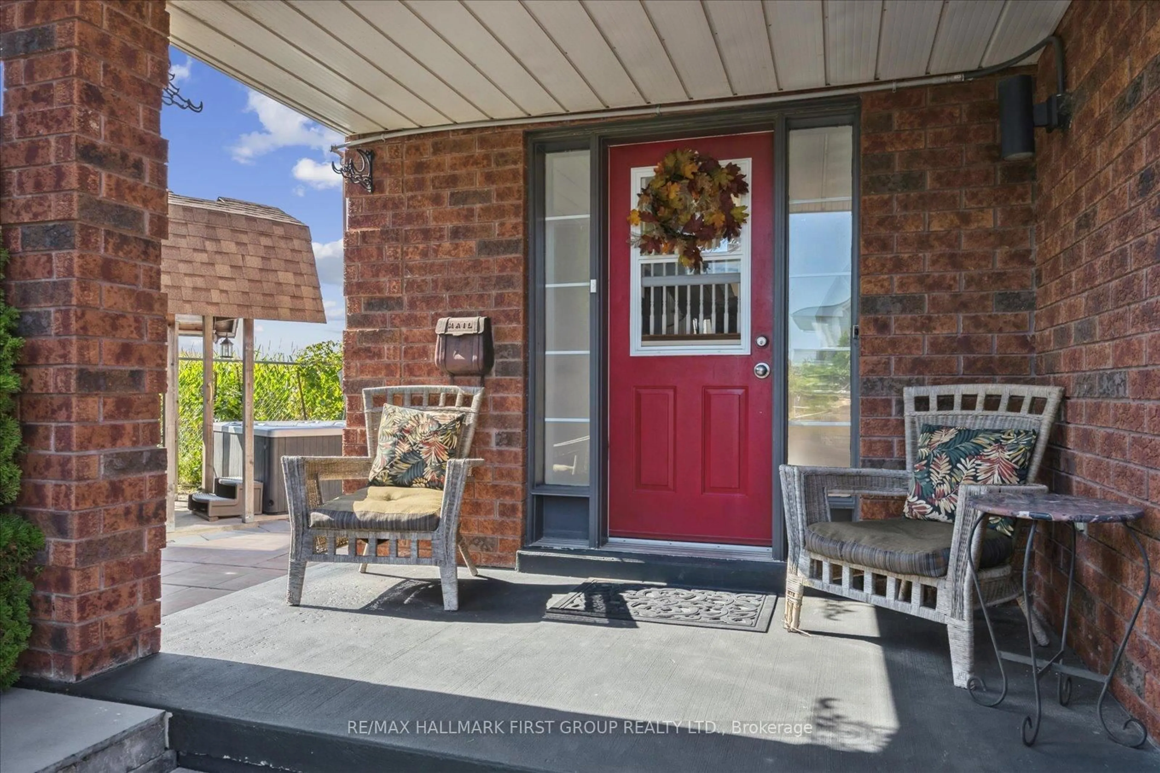 Indoor entryway for 188 Padfield Dr, Clarington Ontario L1C 5H7