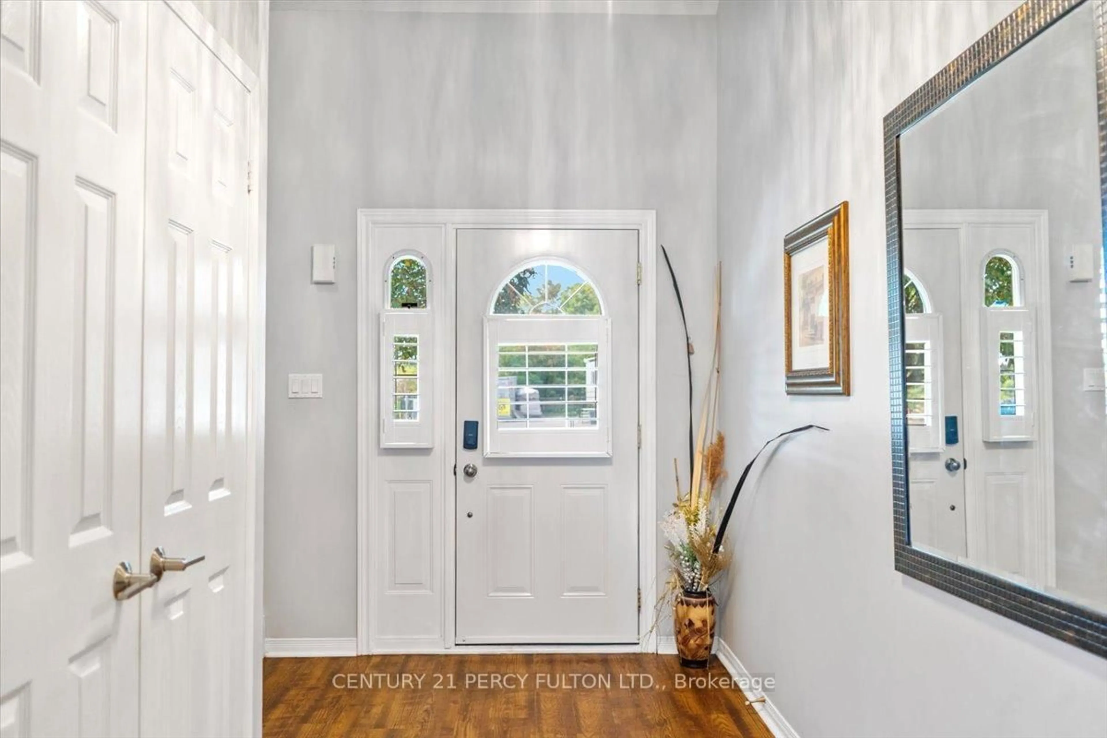 Indoor entryway for 1250 Ormond Dr, Oshawa Ontario L1K 2T4