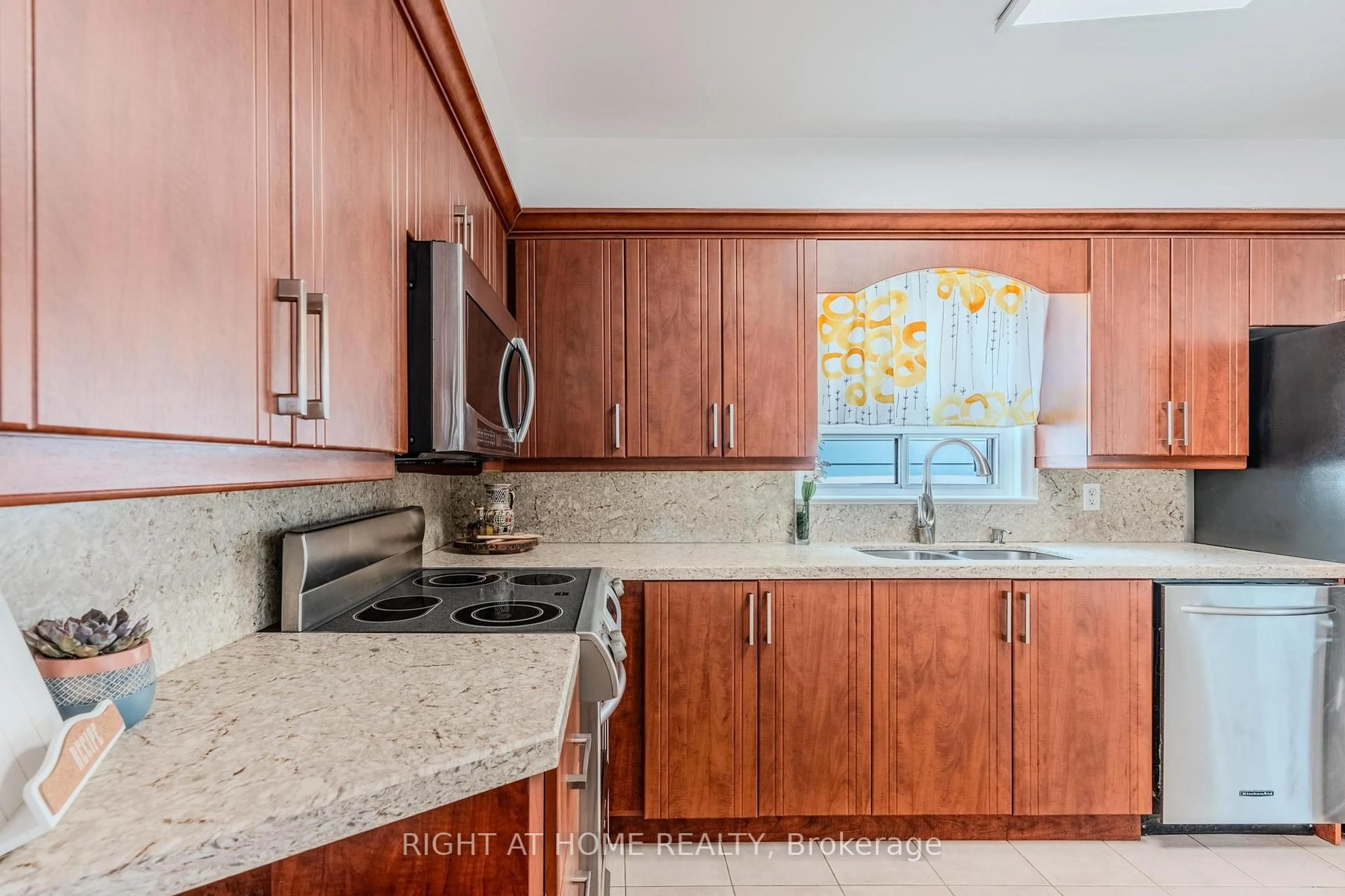 Open concept kitchen, ceramic/tile floor for 218 South Woodrow Blvd, Toronto Ontario M1N 3L9