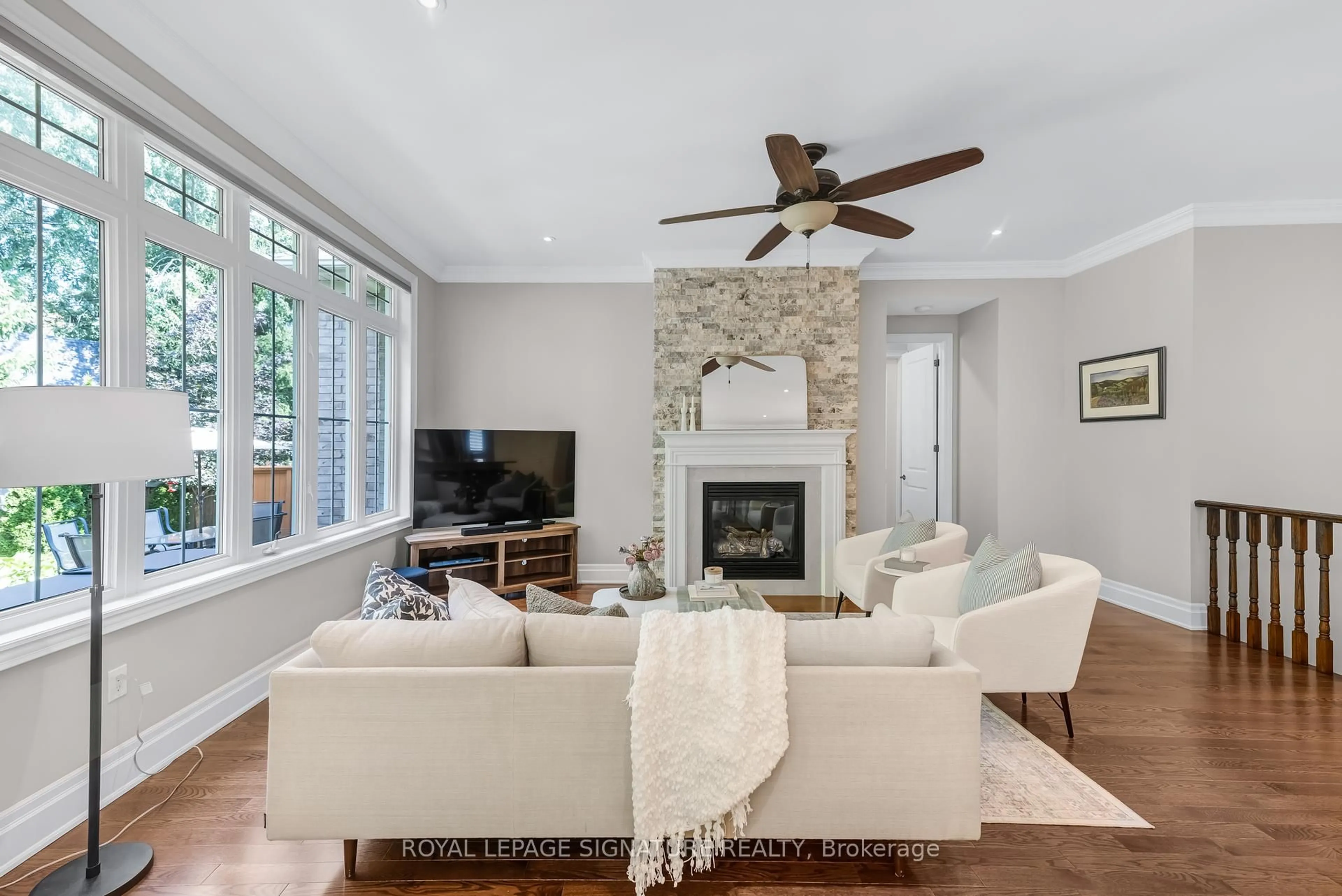 Living room with furniture, unknown for 55 Montana Cres, Whitby Ontario L1M 0G4