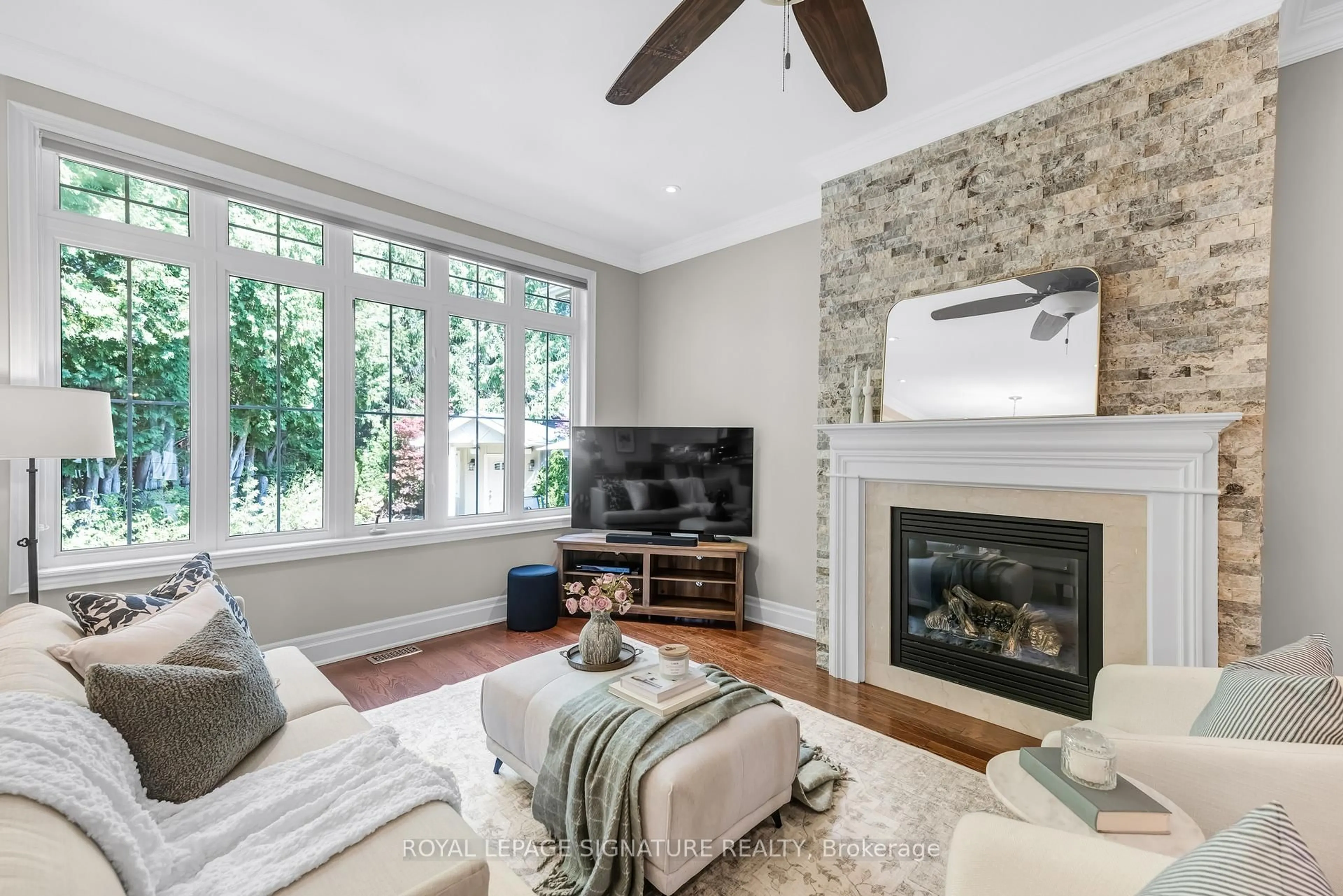Living room with furniture, unknown for 55 Montana Cres, Whitby Ontario L1M 0G4