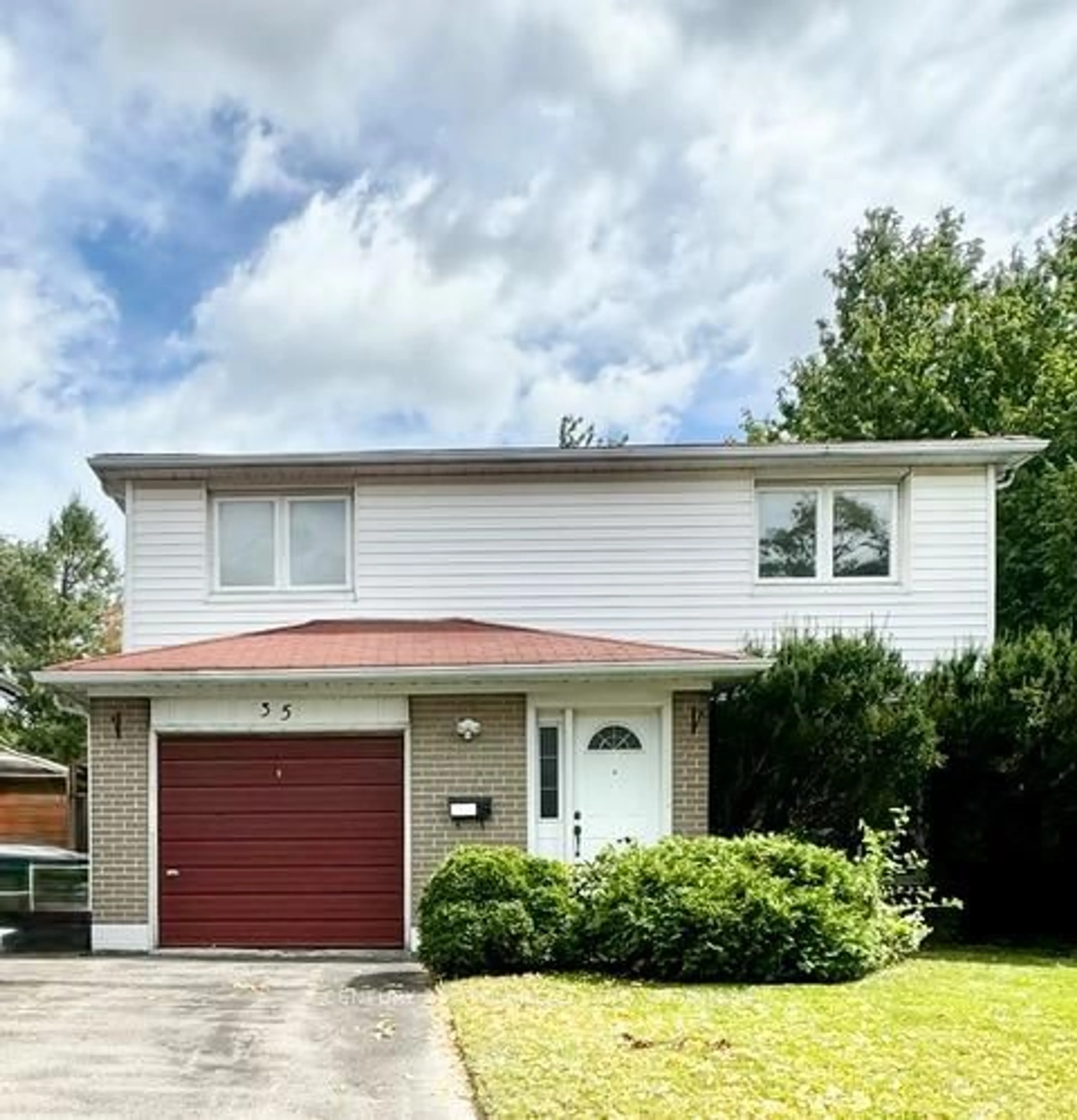 Home with vinyl exterior material, street for 35 Sonmore Dr, Toronto Ontario M1S 1X3