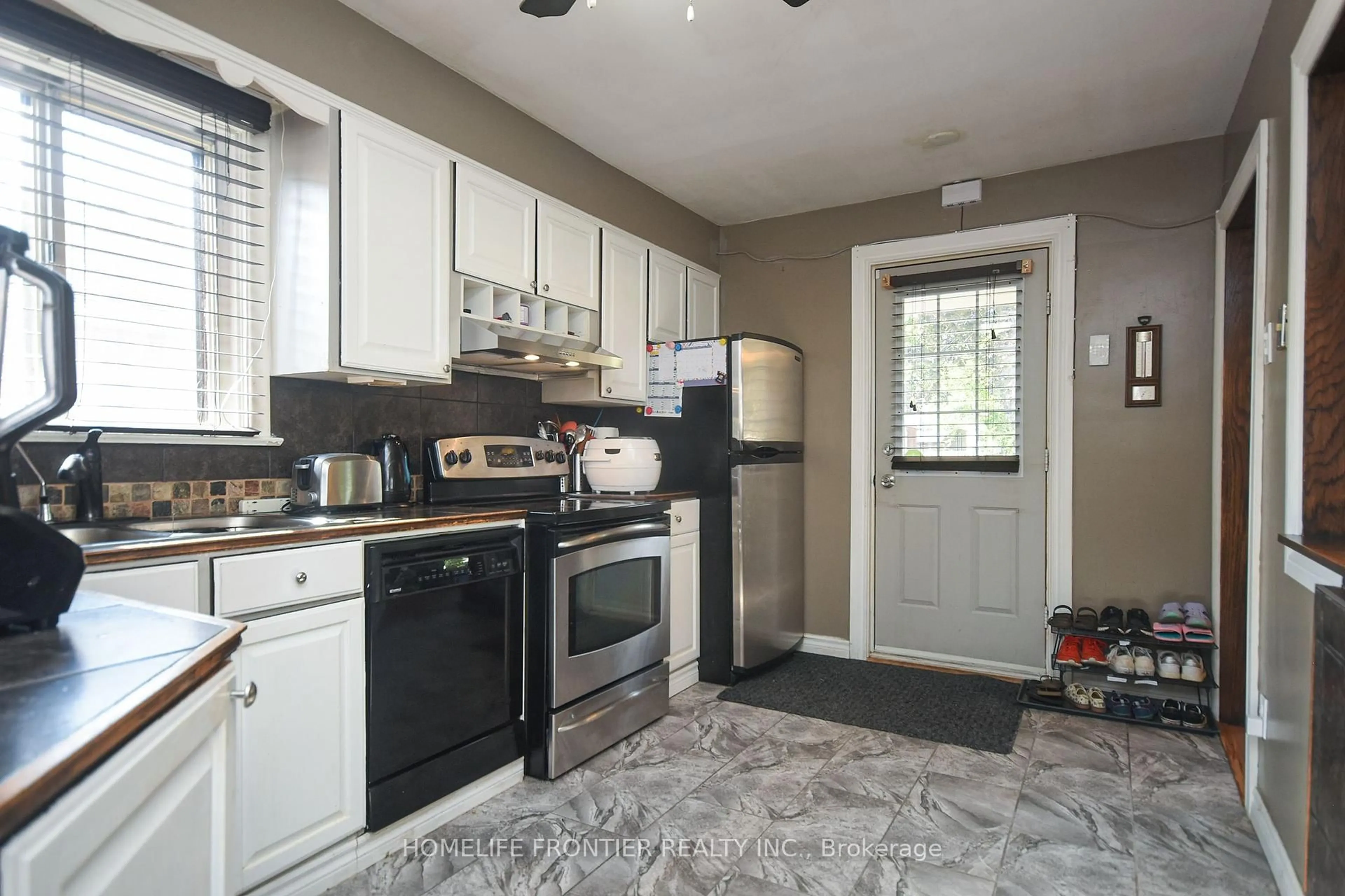Standard kitchen, unknown for 109 Darlingside Dr, Toronto Ontario M1E 3P4