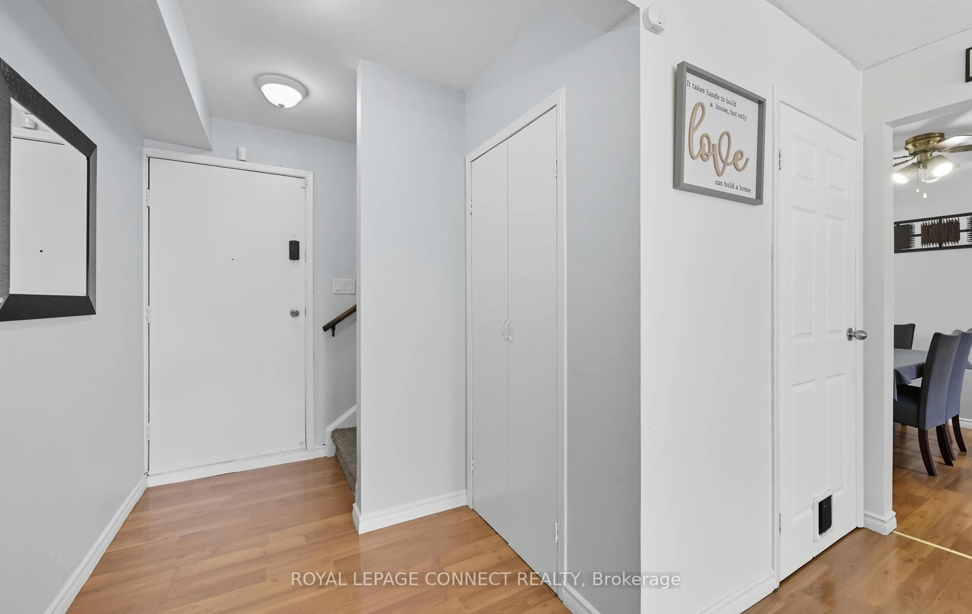 Indoor entryway for 960 Glen St #94, Oshawa Ontario L1J 6E8