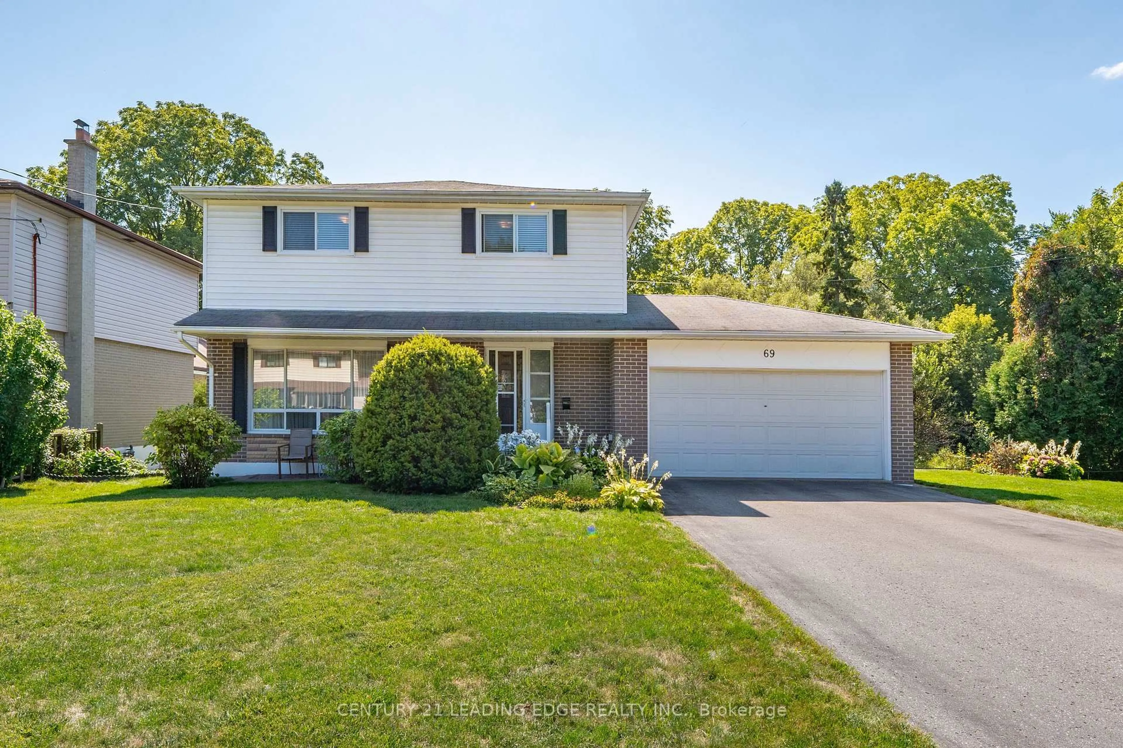 Home with vinyl exterior material, street for 69 E WILLOW Gate, Toronto Ontario M1C 2M7