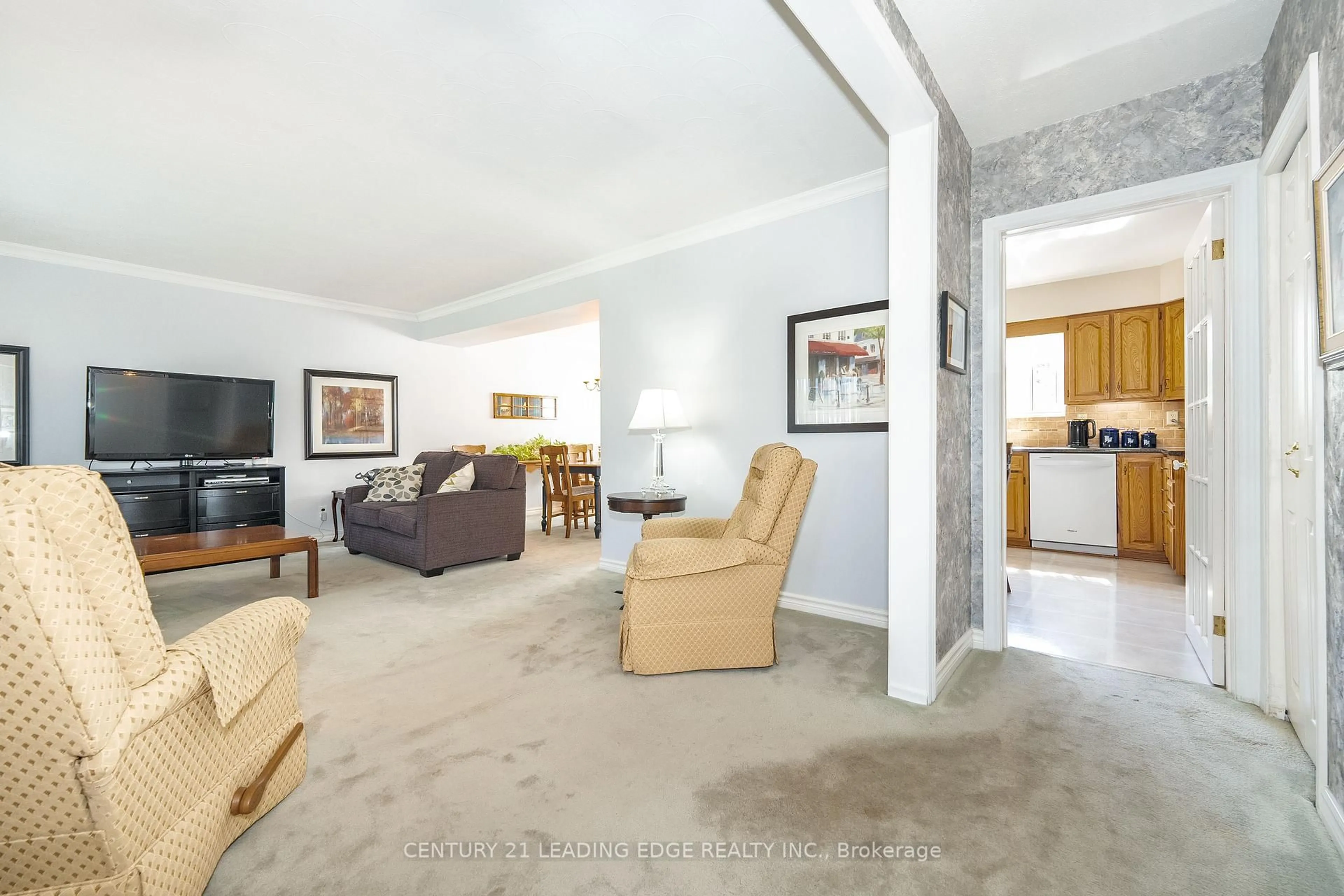 Living room with furniture, unknown for 69 E WILLOW Gate, Toronto Ontario M1C 2M7