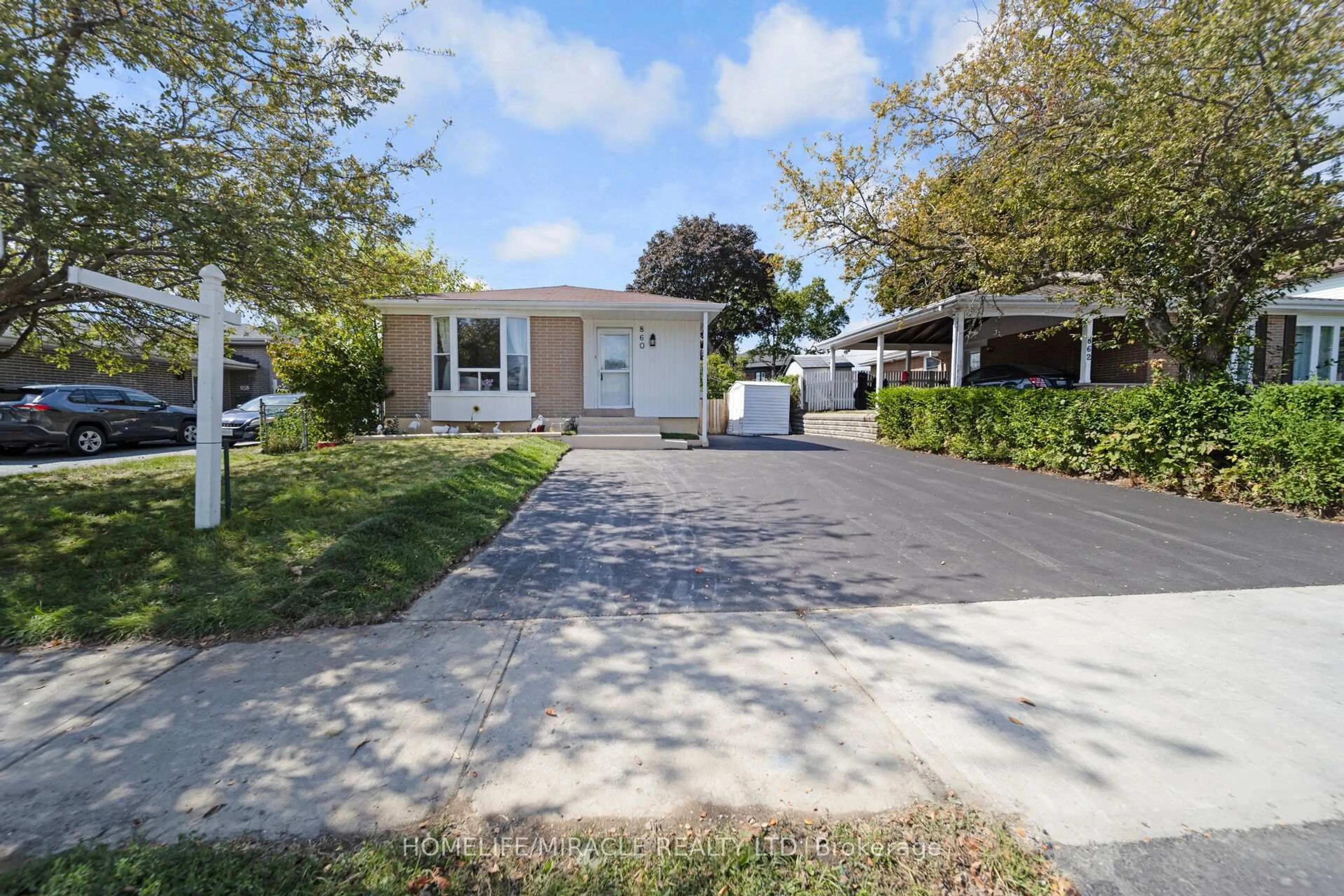 A pic from outside/outdoor area/front of a property/back of a property/a pic from drone, street for 860 Liverpool Rd, Pickering Ontario L1W 1S4