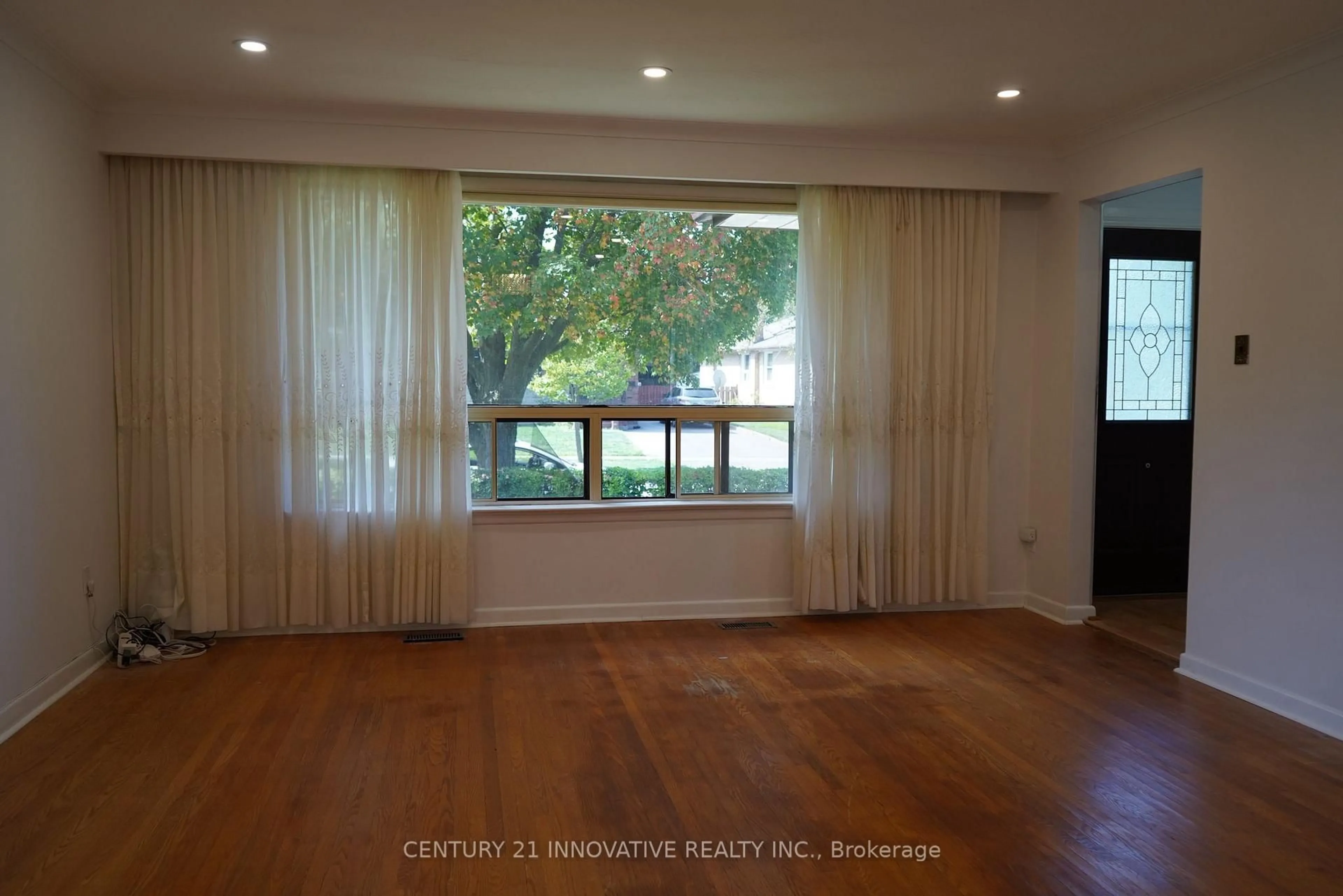 A pic of a room for 3 Holton Rd, Toronto Ontario M1G 1E7