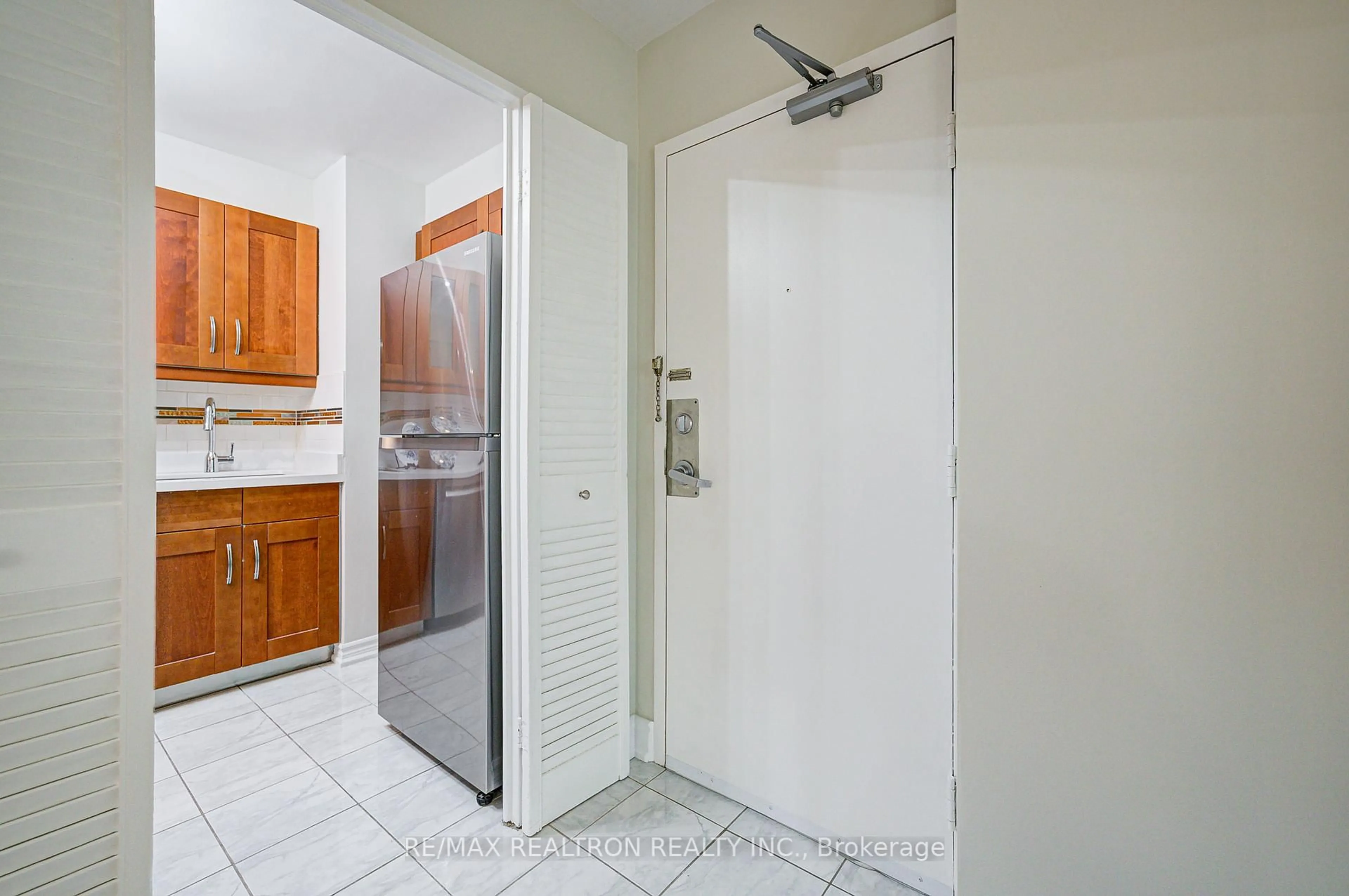 Unknown for 1 Massey Sq #1506, Toronto Ontario M4C 5L4
