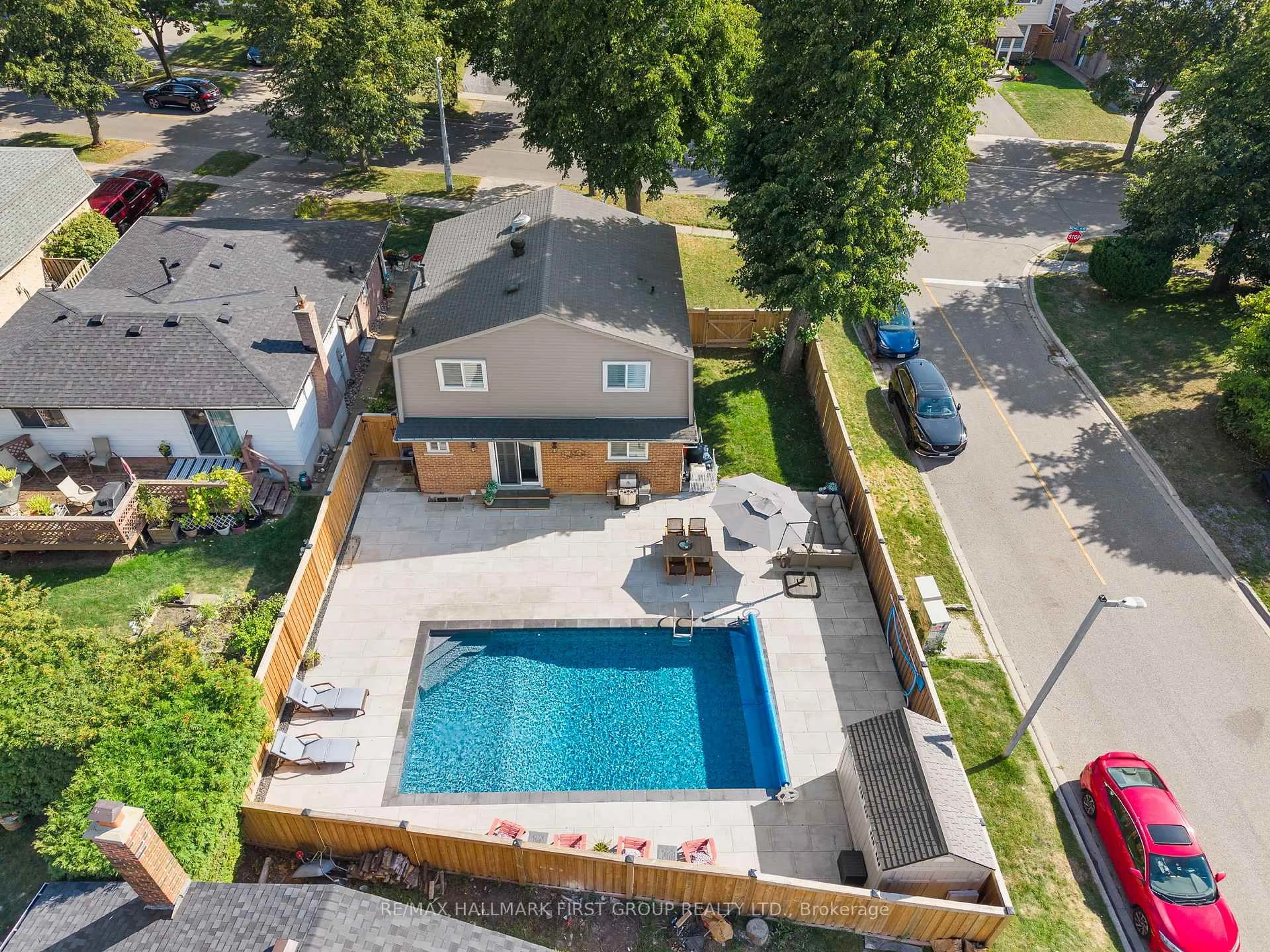 A pic from outside/outdoor area/front of a property/back of a property/a pic from drone, street for 157 Michael Blvd, Whitby Ontario L1N 5W4