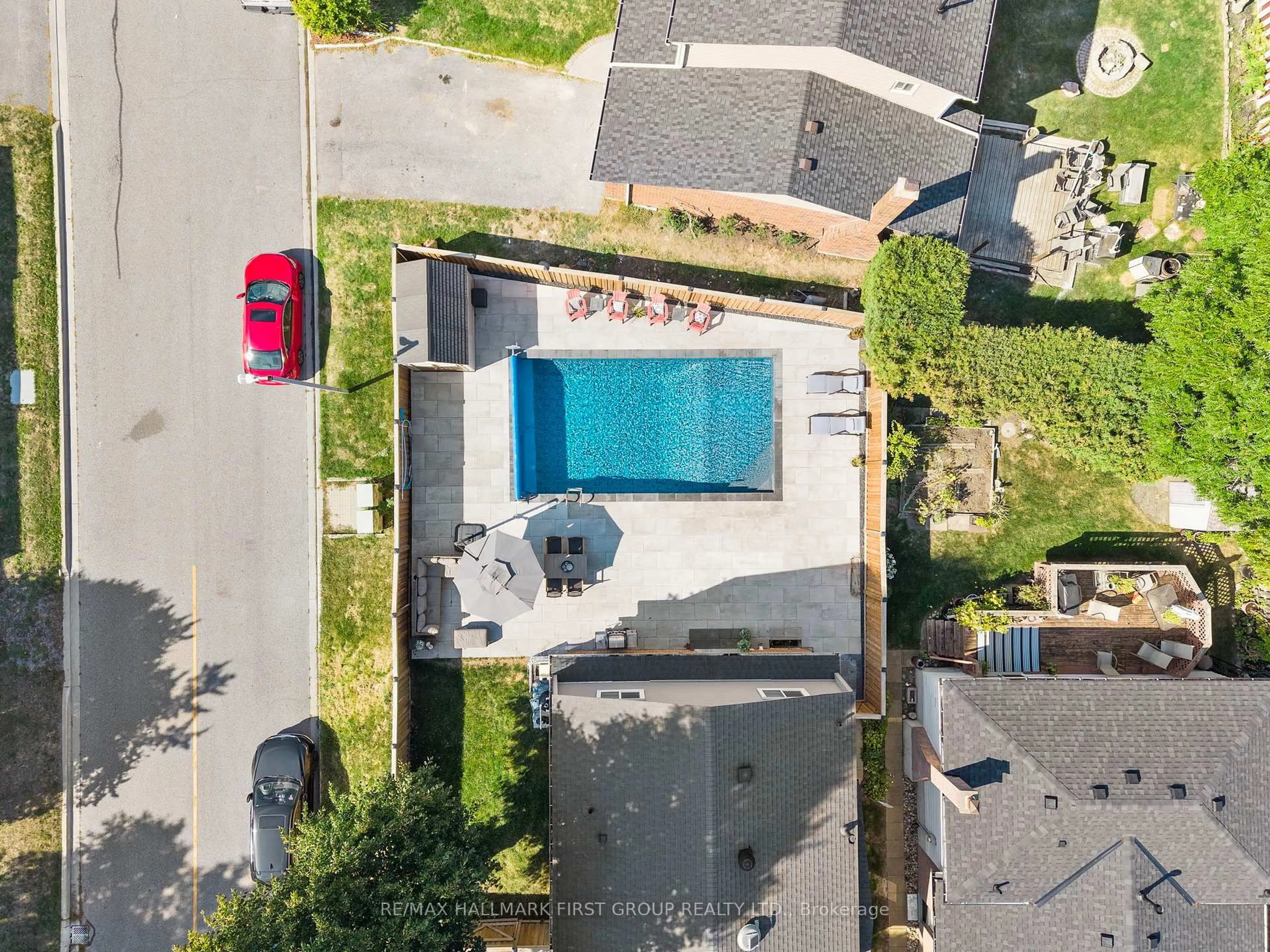 A pic from outside/outdoor area/front of a property/back of a property/a pic from drone, street for 157 Michael Blvd, Whitby Ontario L1N 5W4