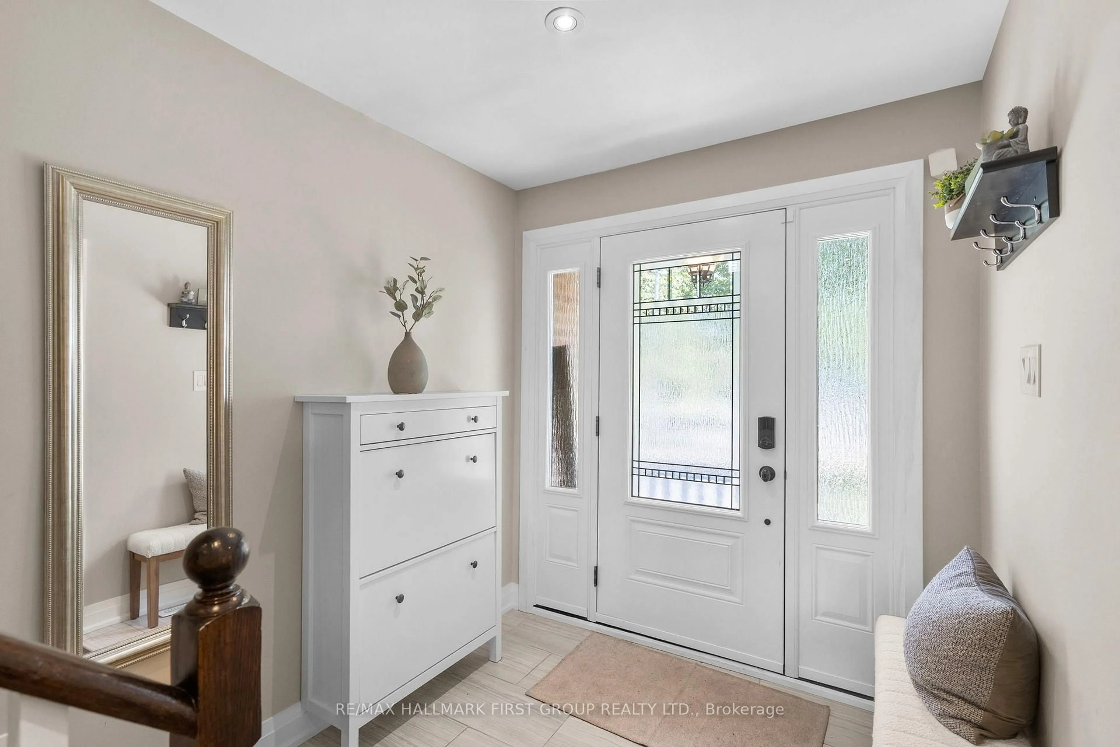 Indoor entryway for 157 Michael Blvd, Whitby Ontario L1N 5W4