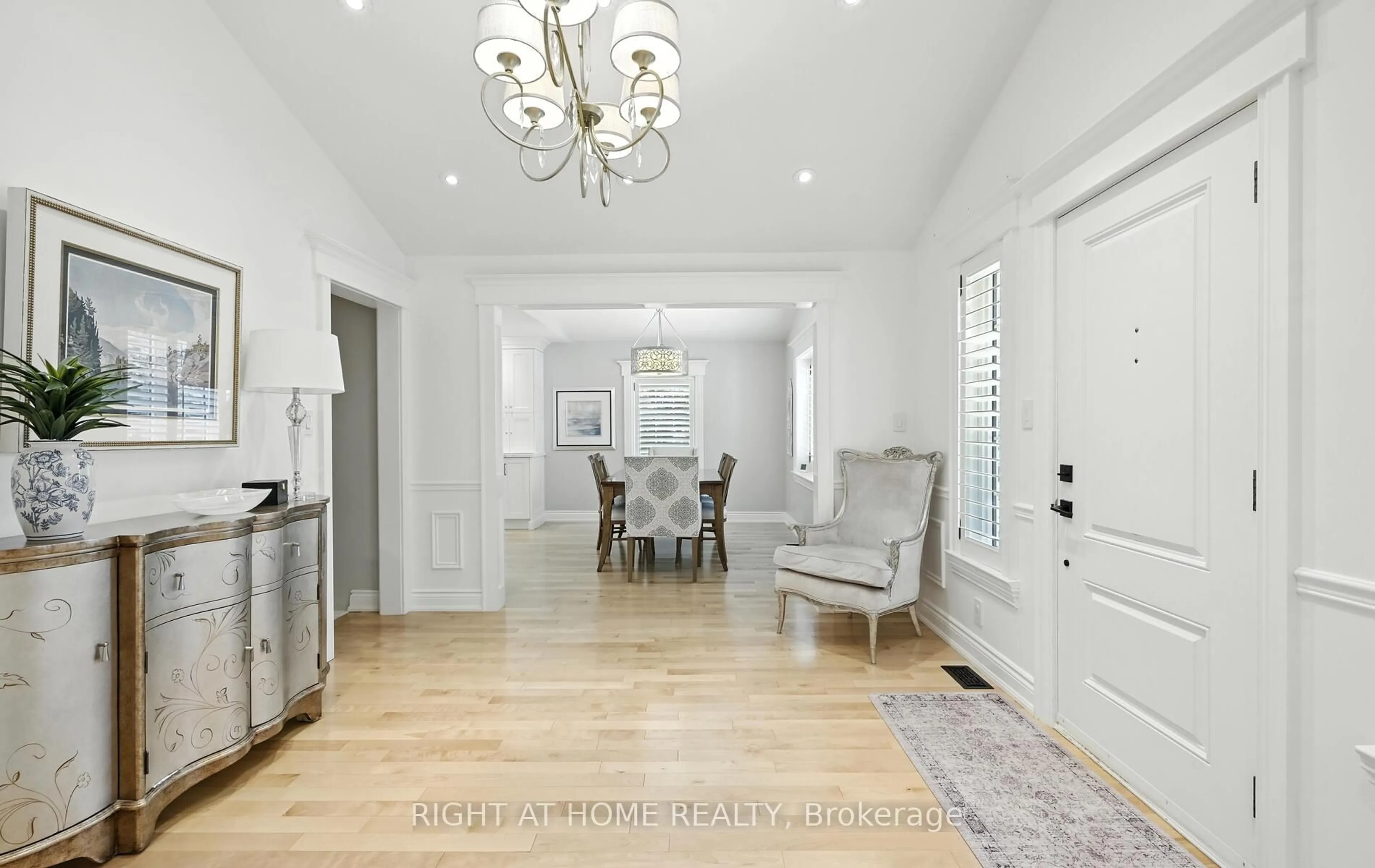 Indoor entryway for 1549 Willowside Crt, Pickering Ontario L1W 3P5