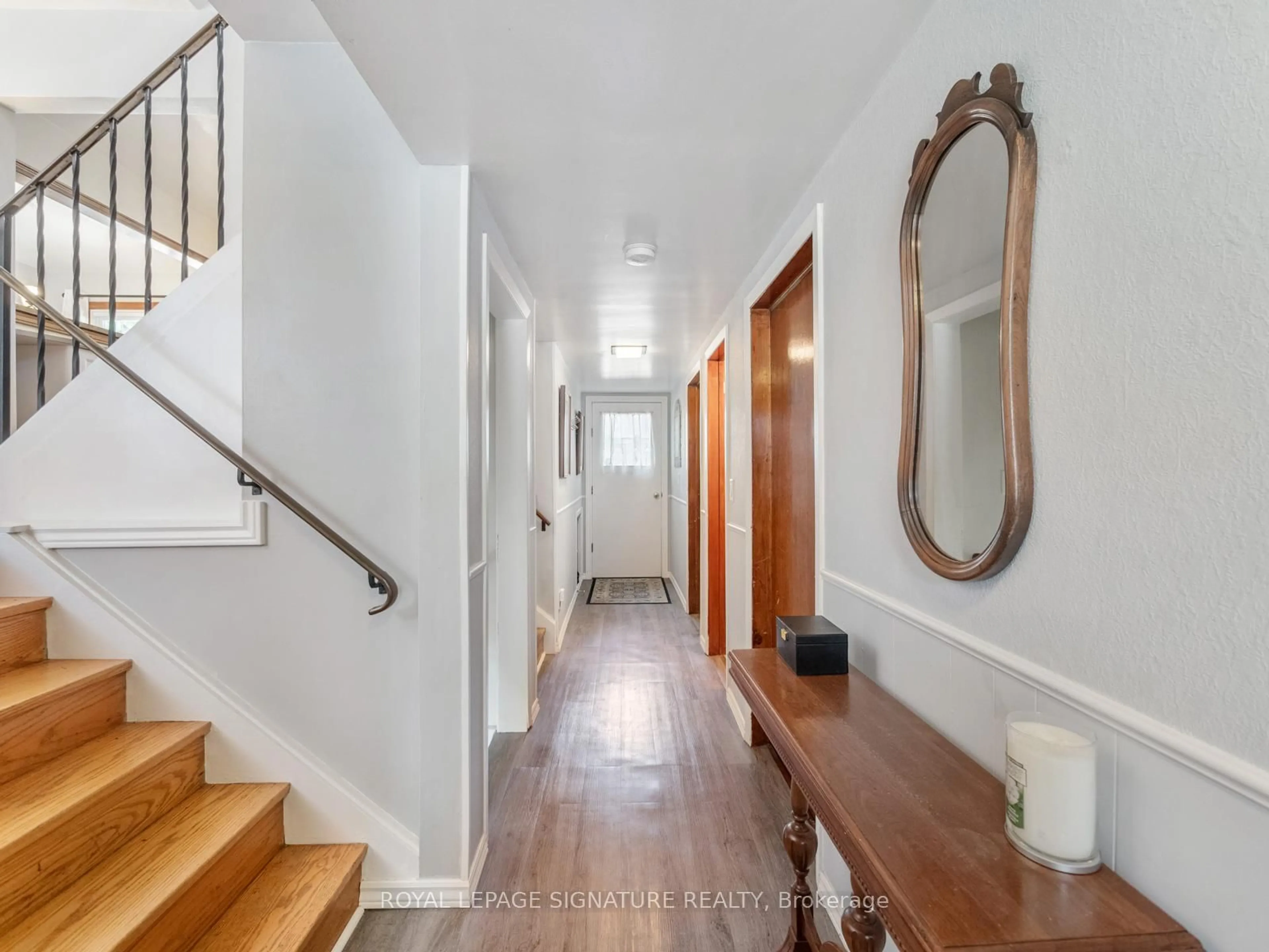 Indoor entryway for 446 Bernhard Cres, Oshawa Ontario L1G 2B8