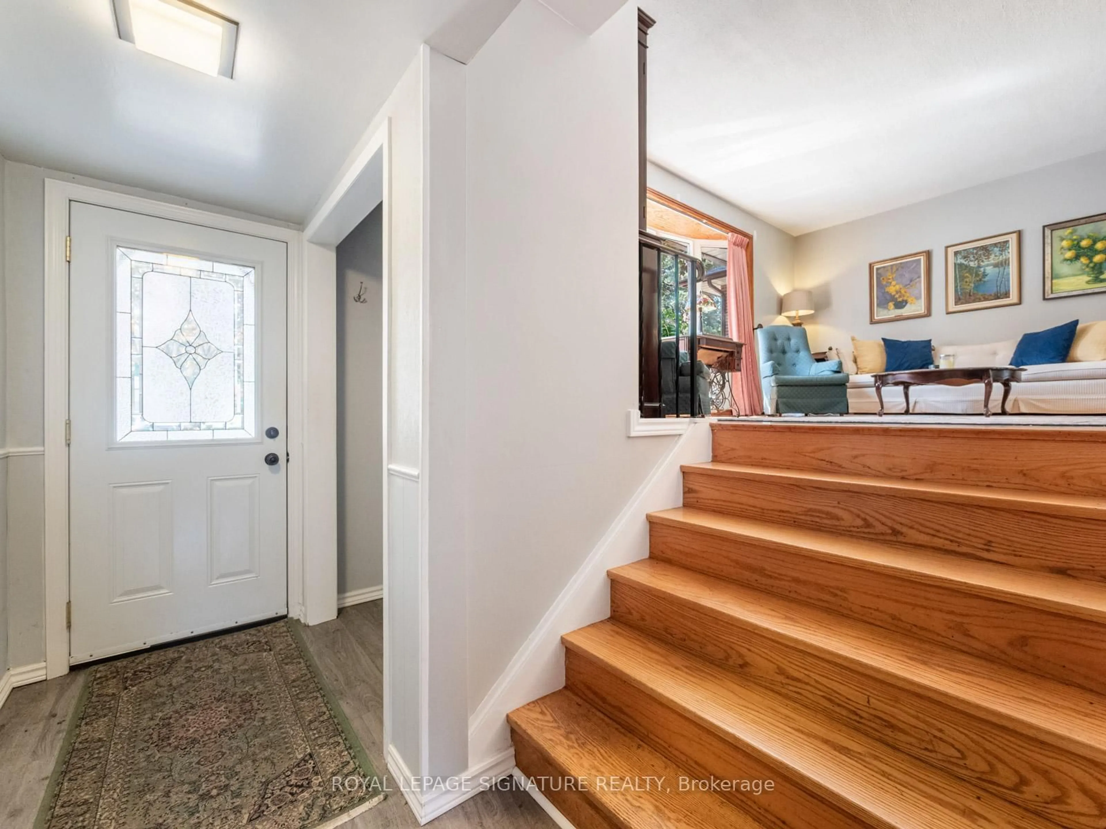 Indoor entryway for 446 Bernhard Cres, Oshawa Ontario L1G 2B8
