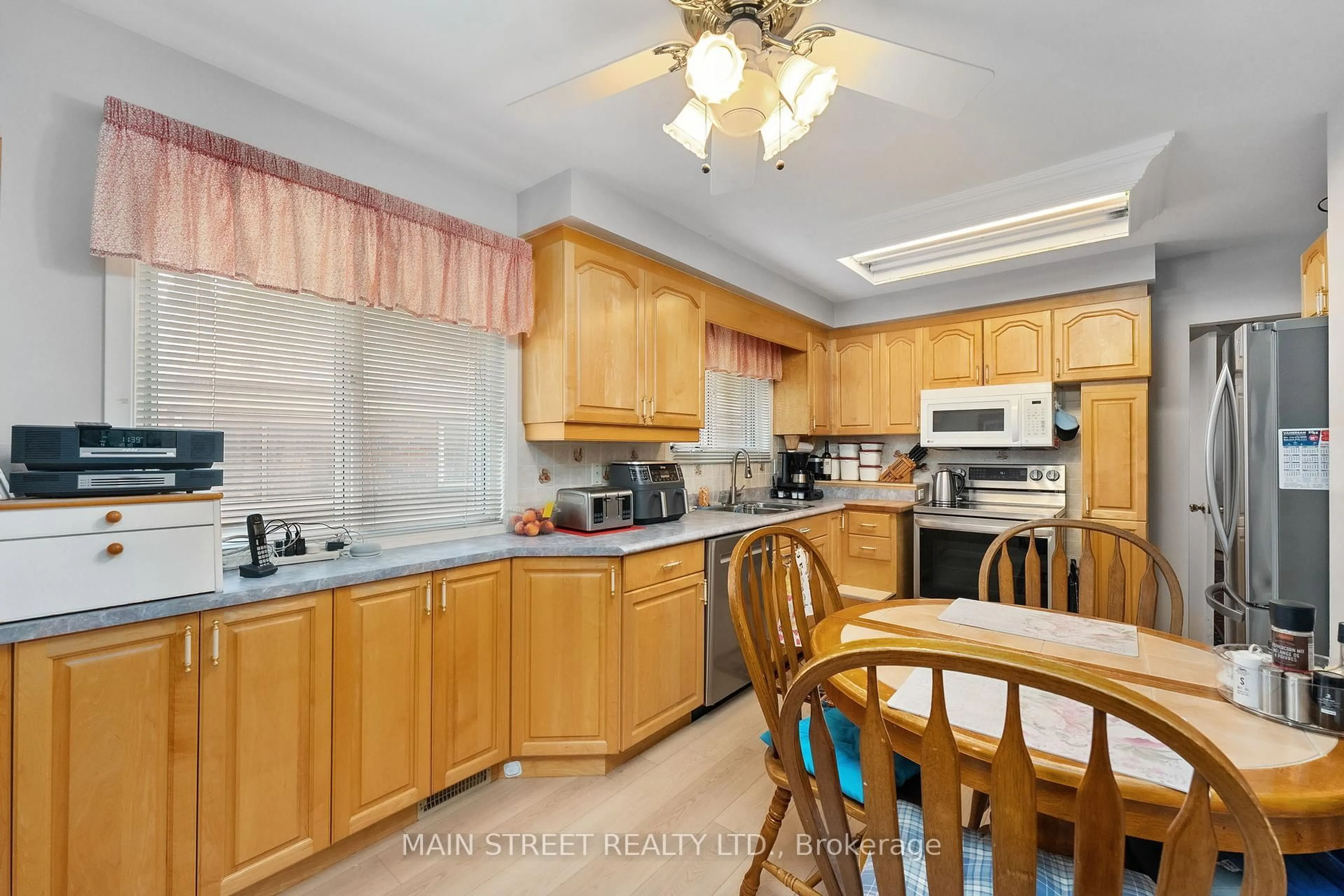 Standard kitchen, unknown for 46 Jarwick Dr, Toronto Ontario M1H 2H3
