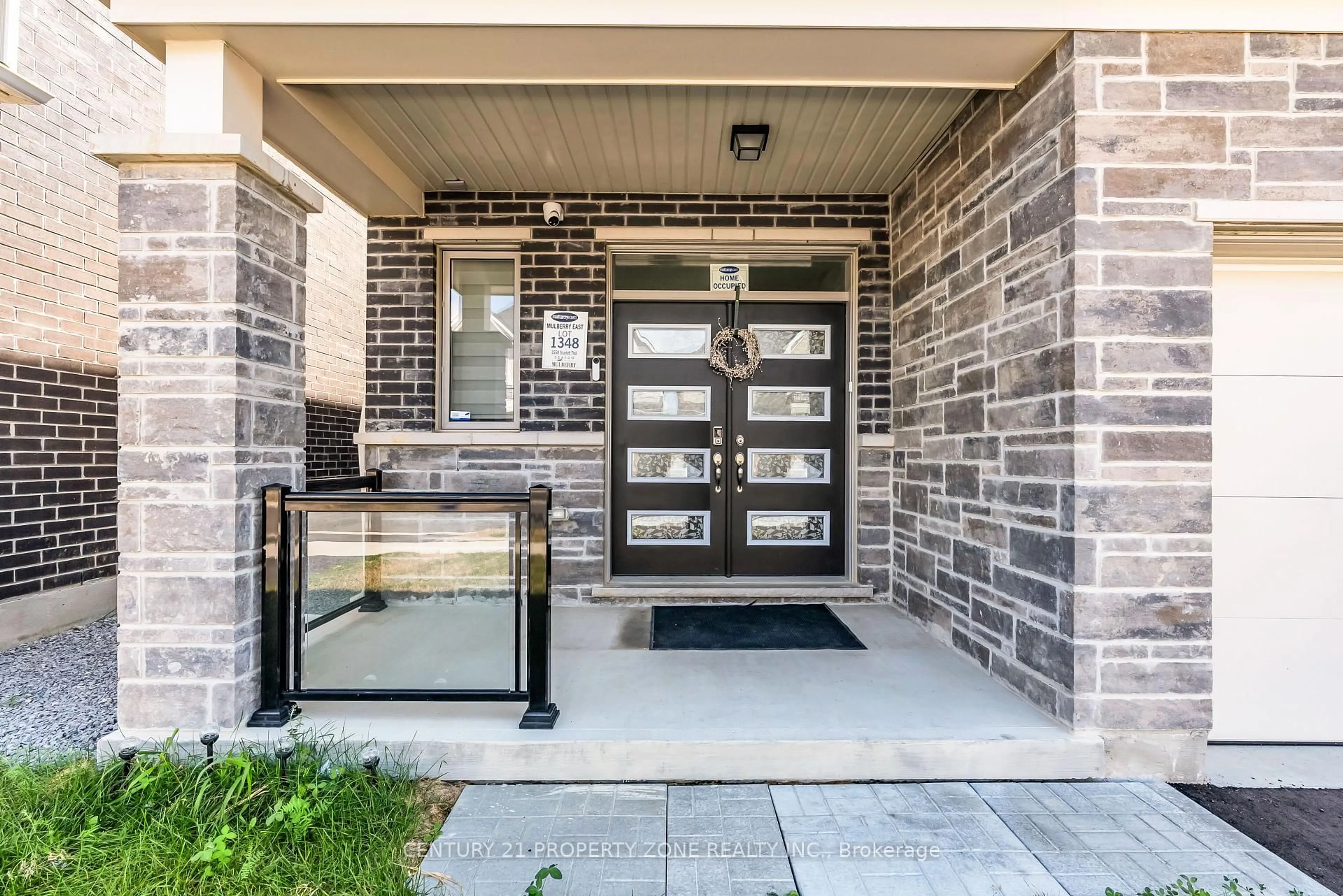 Indoor entryway for 1558 Scarlett Tr, Pickering Ontario L1X 0N9