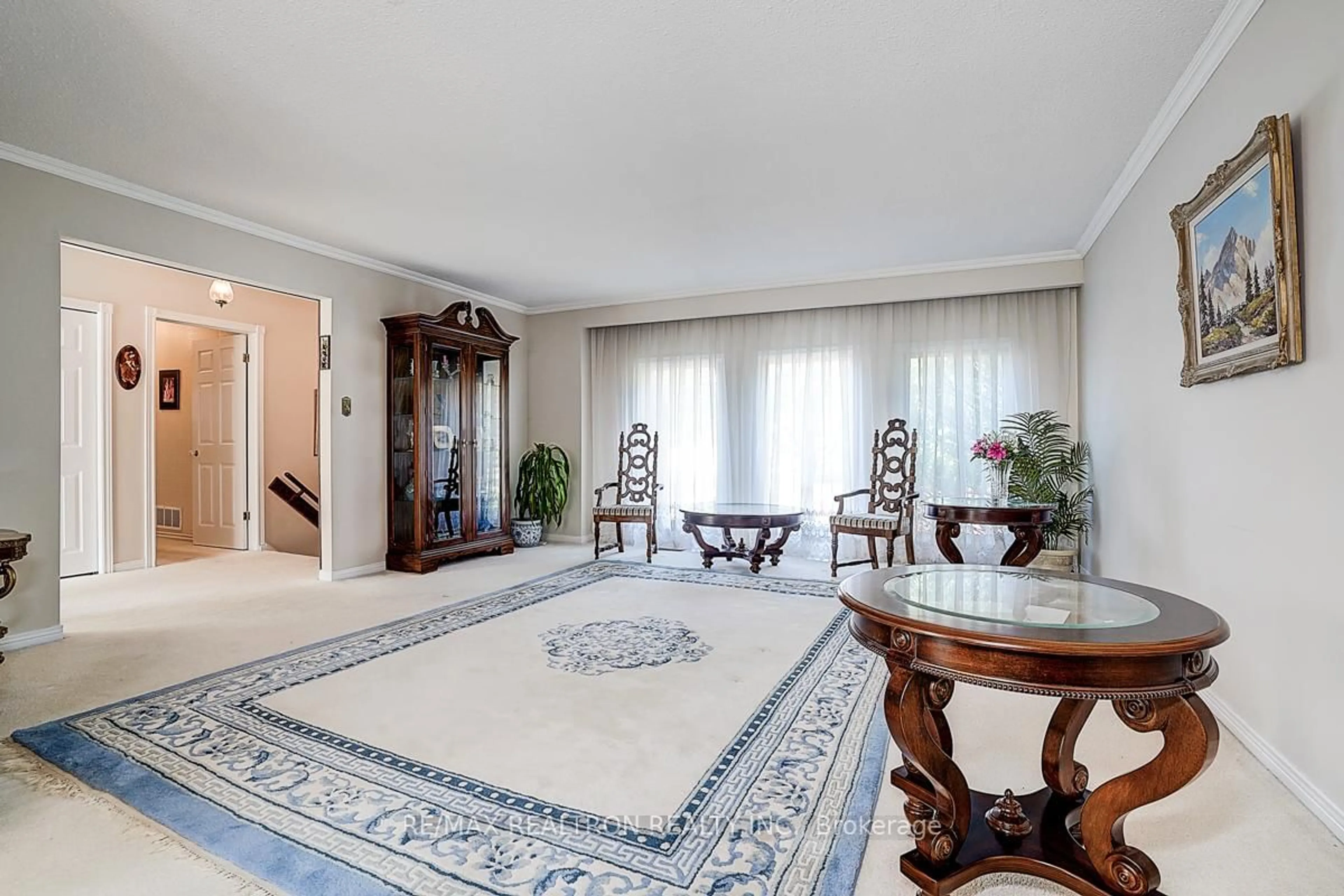 Indoor foyer for 9 Eastlea Cres, Toronto Ontario M1T 3A5