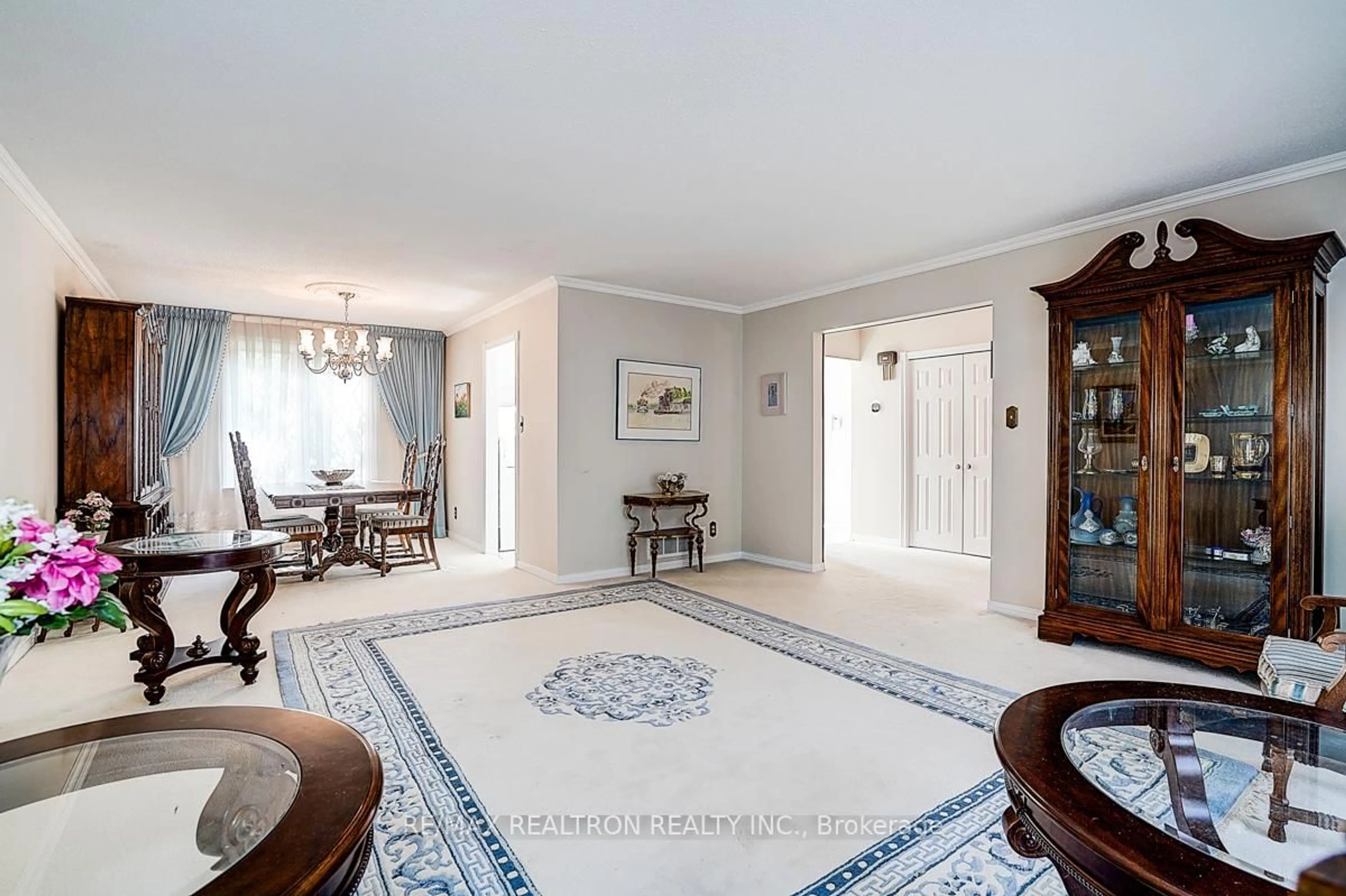 Indoor foyer for 9 Eastlea Cres, Toronto Ontario M1T 3A5