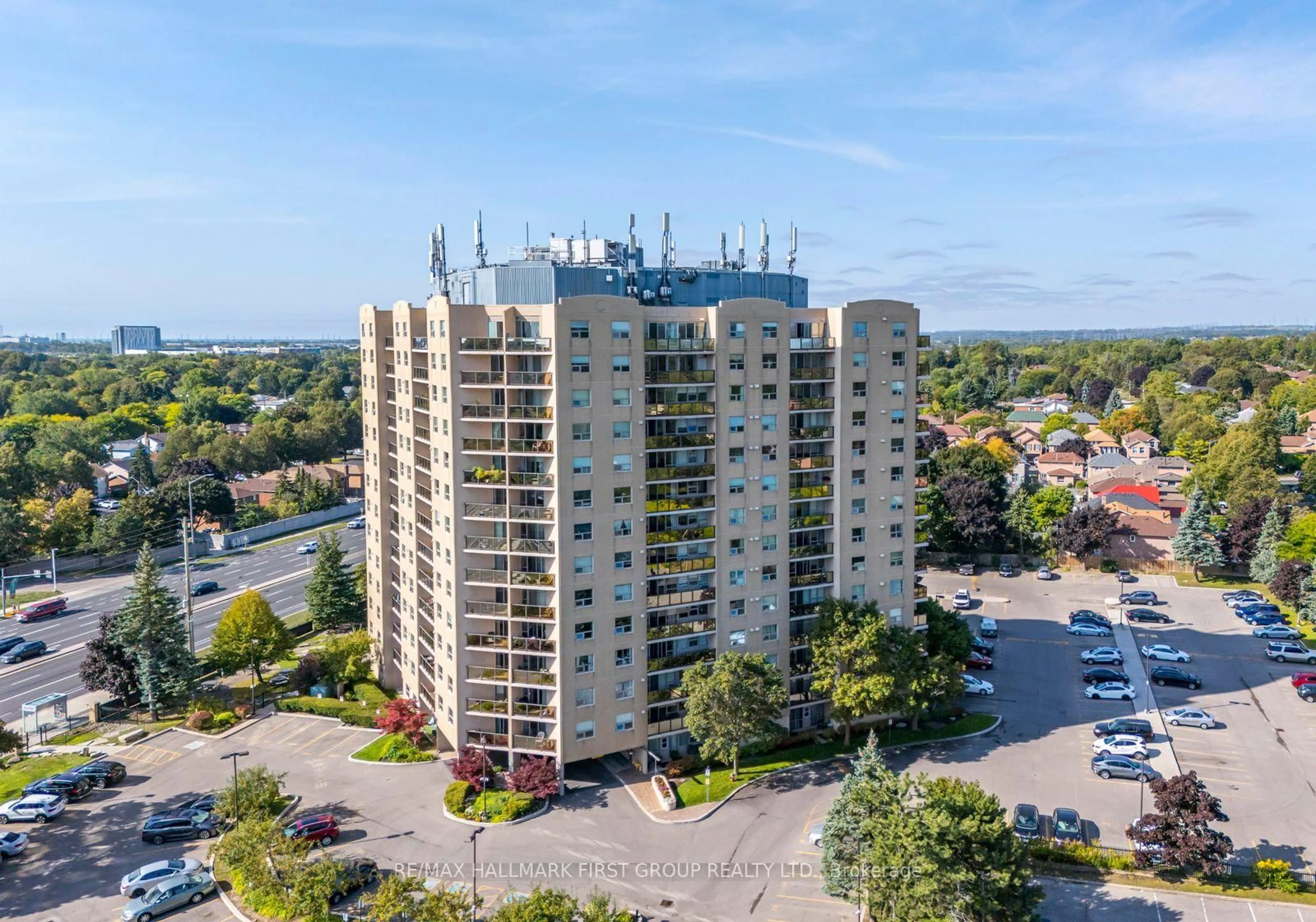 A pic from outside/outdoor area/front of a property/back of a property/a pic from drone, building for 2 Westney Road N Rd #305, Ajax Ontario L1T 3H3