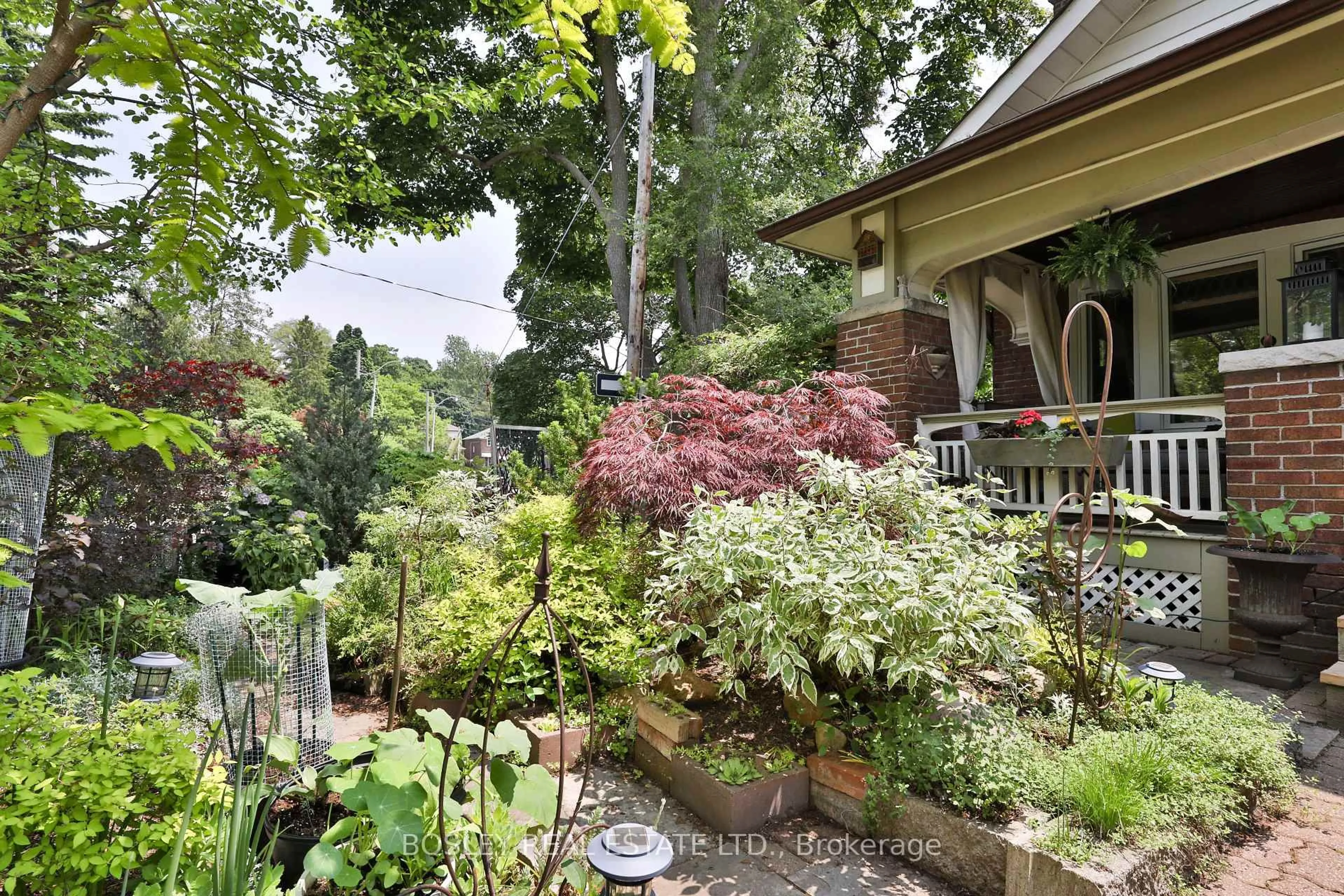 Patio, street for 14 Beach View Cres, Toronto Ontario M4E 2L5