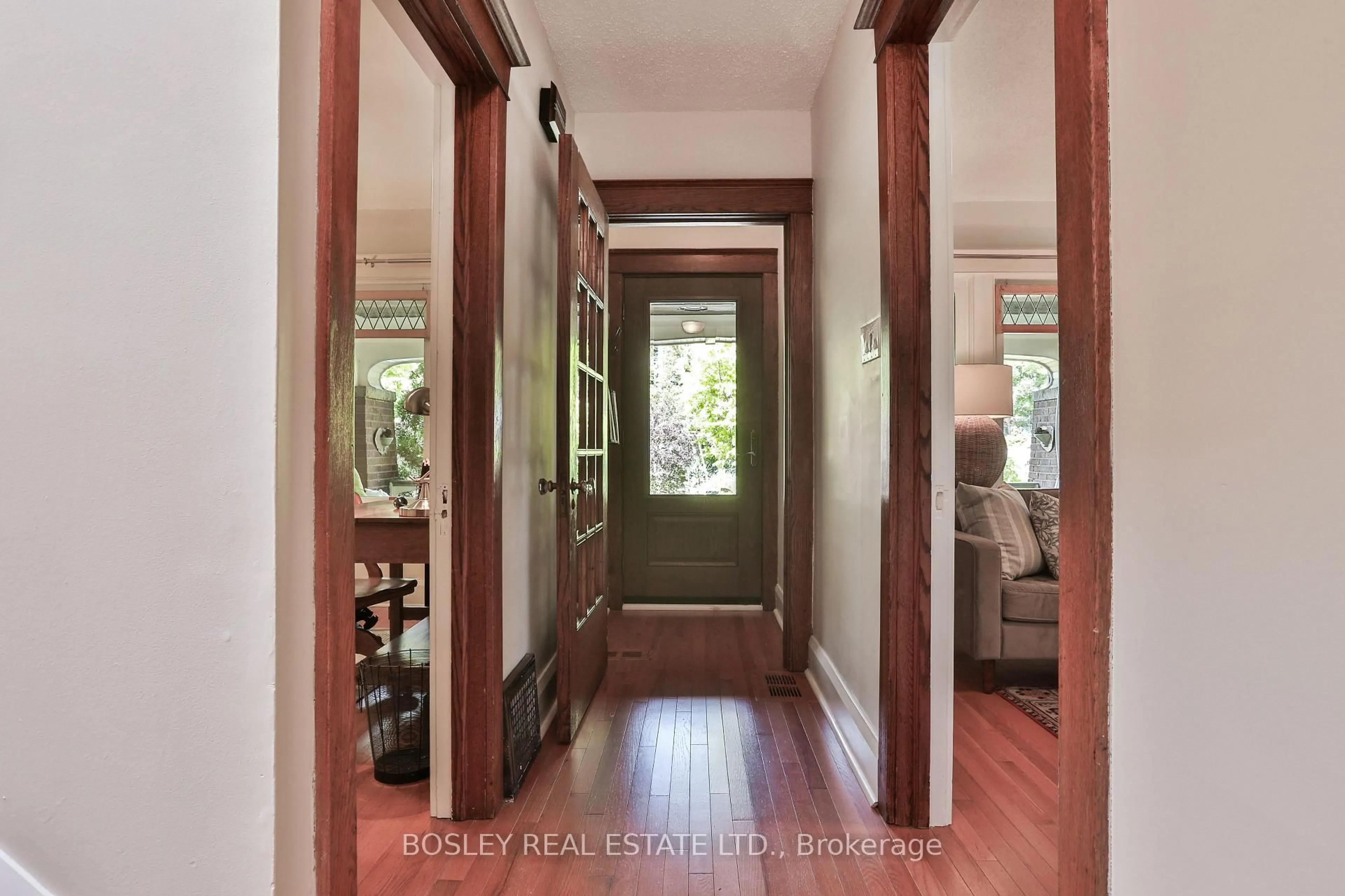 Indoor entryway for 14 Beach View Cres, Toronto Ontario M4E 2L5