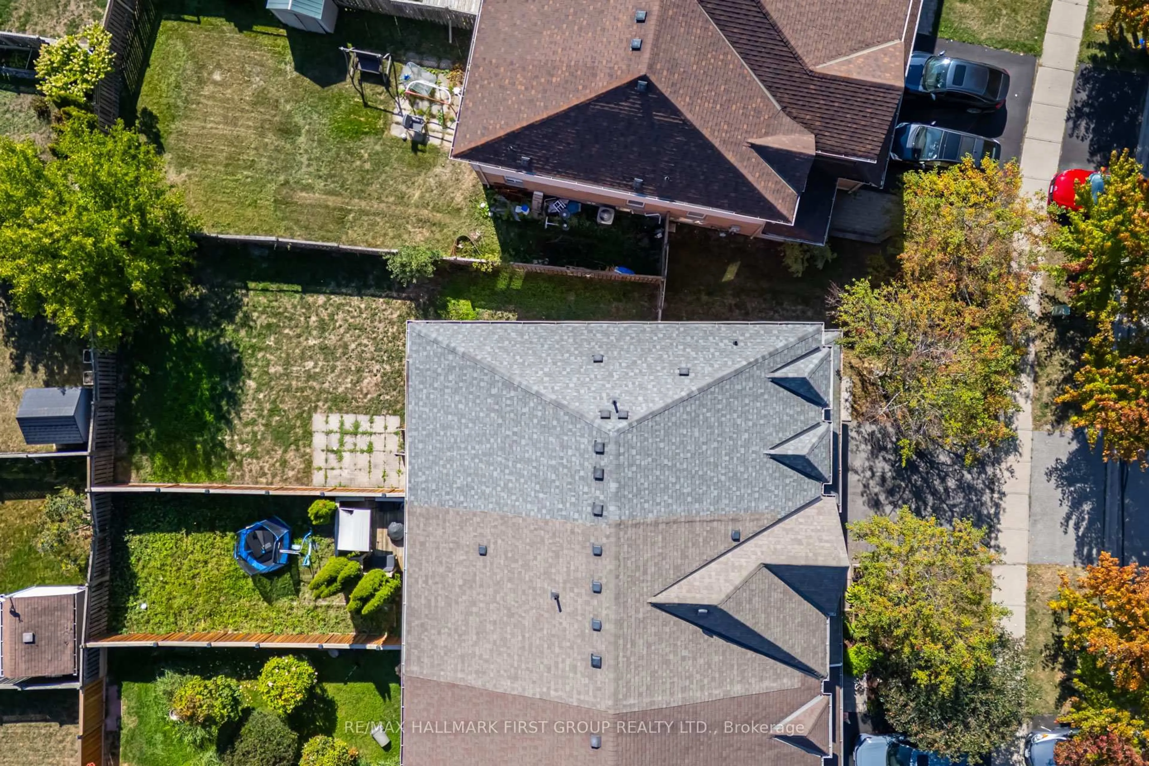 A pic from outside/outdoor area/front of a property/back of a property/a pic from drone, unknown for 109 Telegraph Dr, Whitby Ontario L1P 1S4