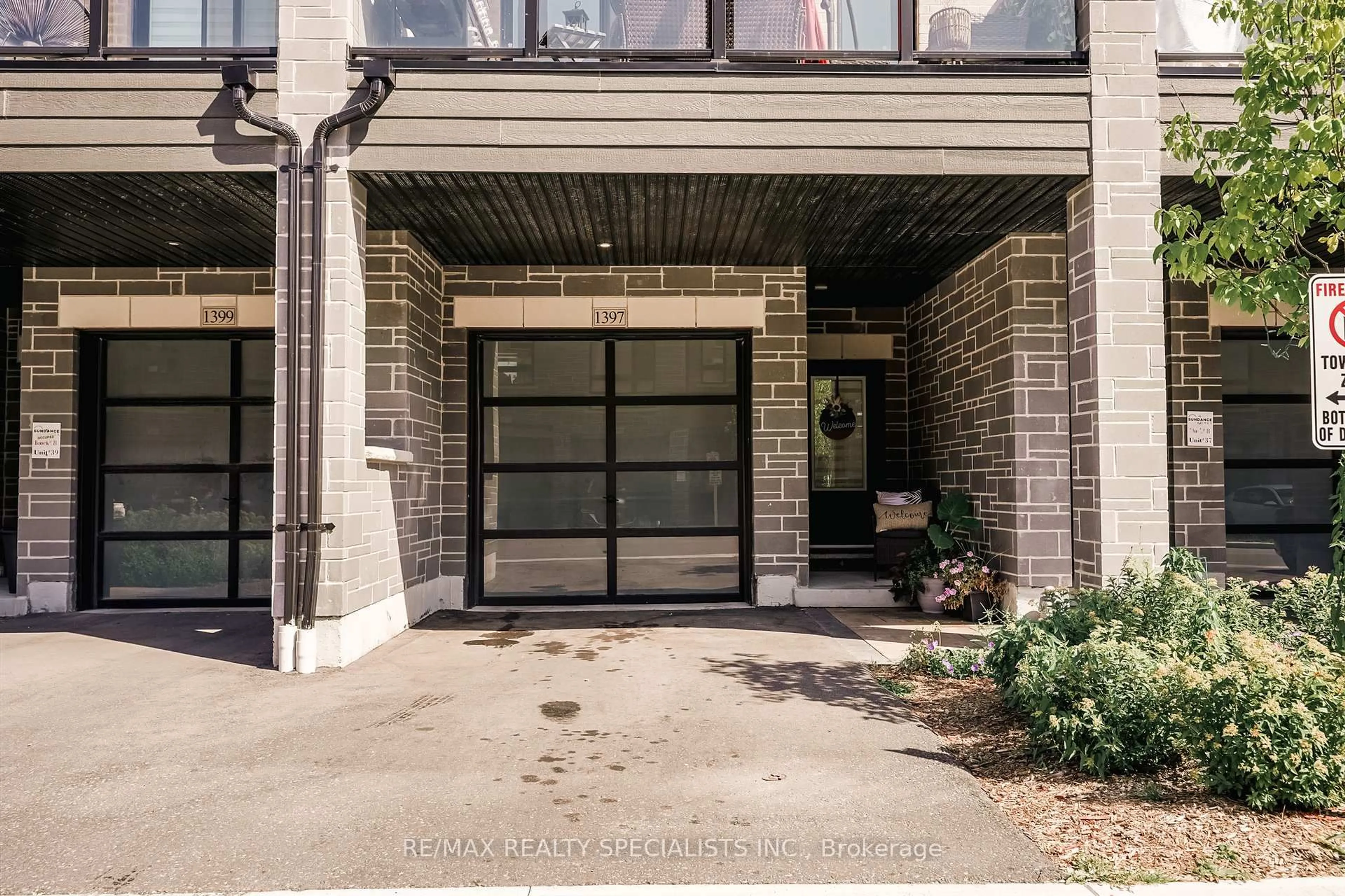 Indoor entryway for 1397 Coral Springs Path, Oshawa Ontario L1K 3G1