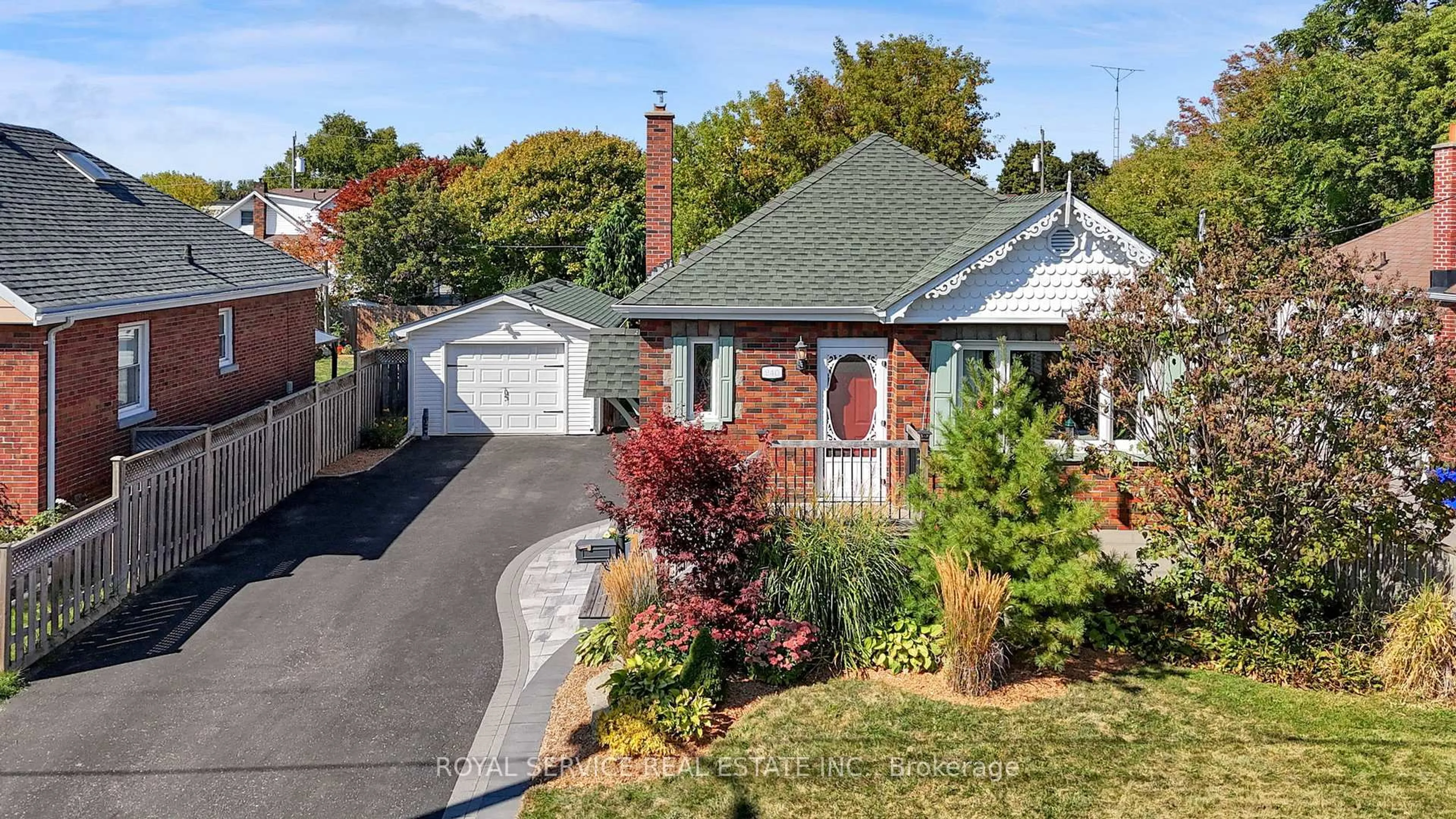 Home with brick exterior material, street for 240 George St, Oshawa Ontario L1H 2W5