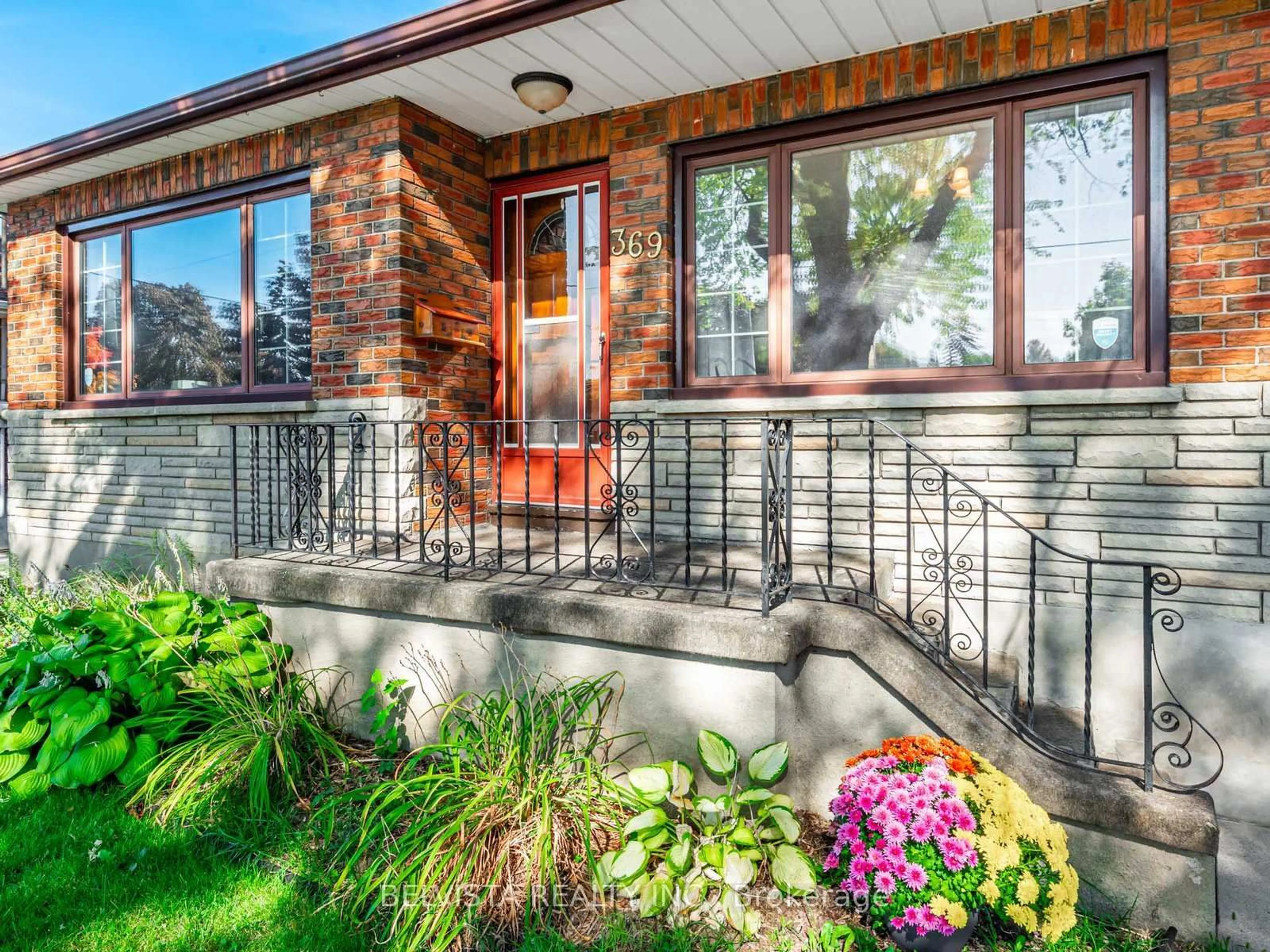 Home with brick exterior material, street for 369 Lasalle Ave, Oshawa Ontario L1H 5Y8