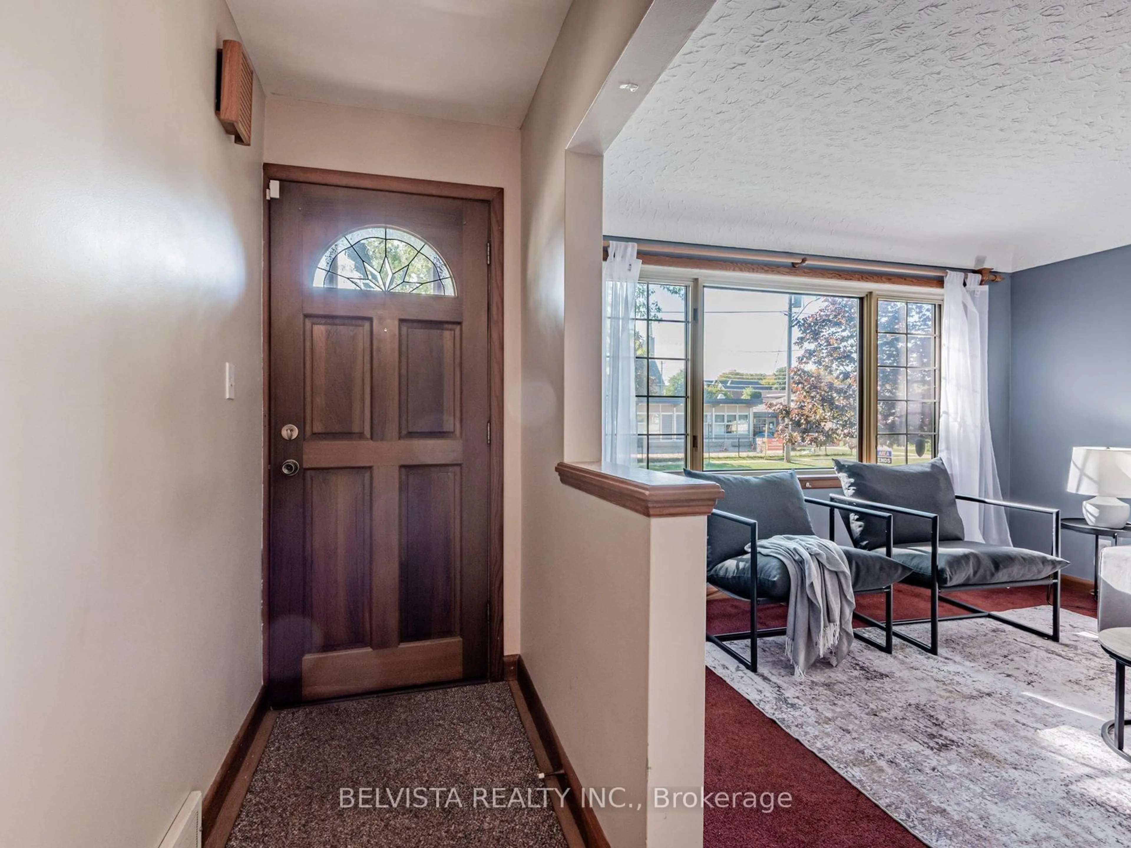 Indoor entryway for 369 Lasalle Ave, Oshawa Ontario L1H 5Y8