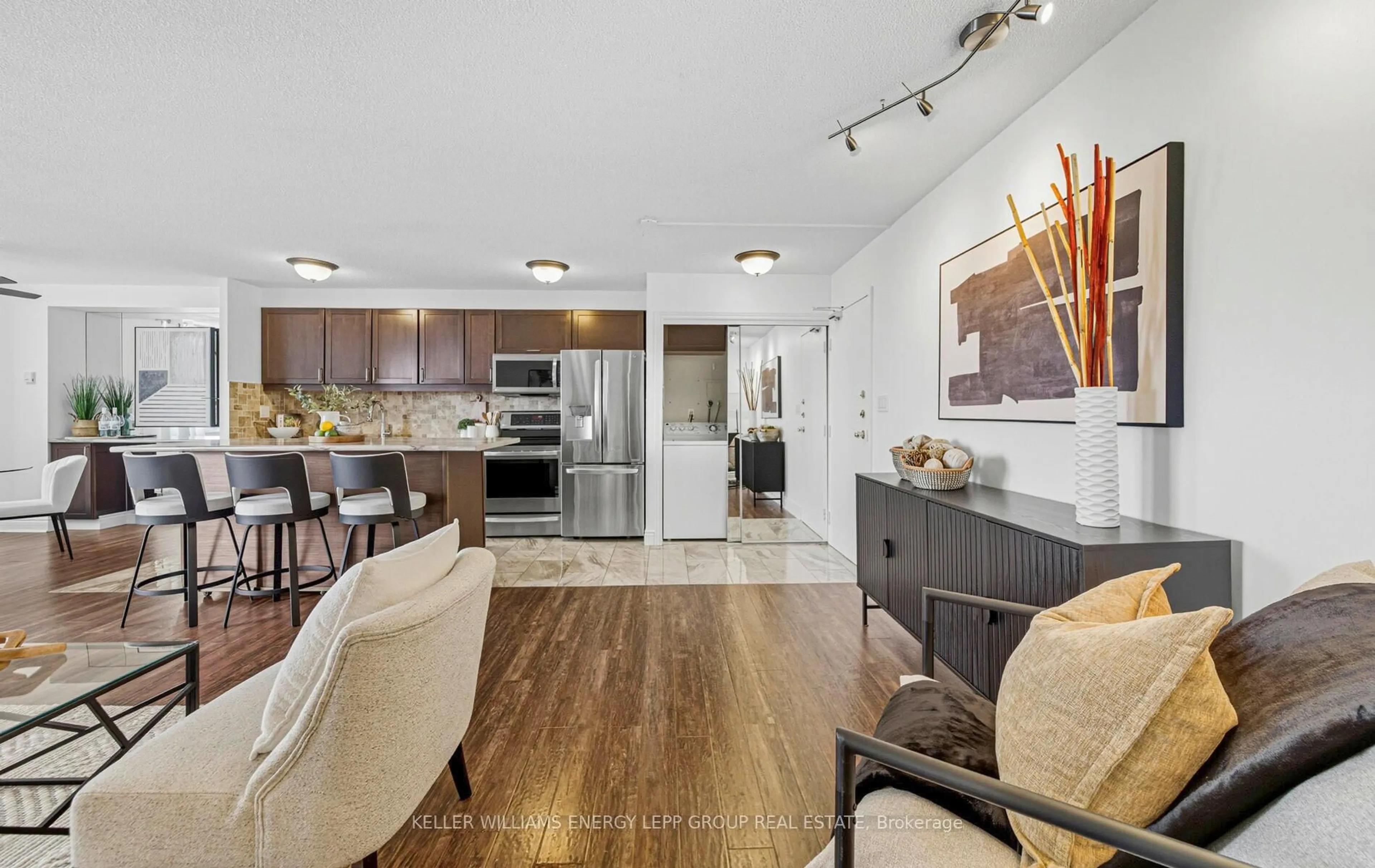 Open concept kitchen, unknown for 90 Ling Rd #1508, Toronto Ontario M1E 4Y3