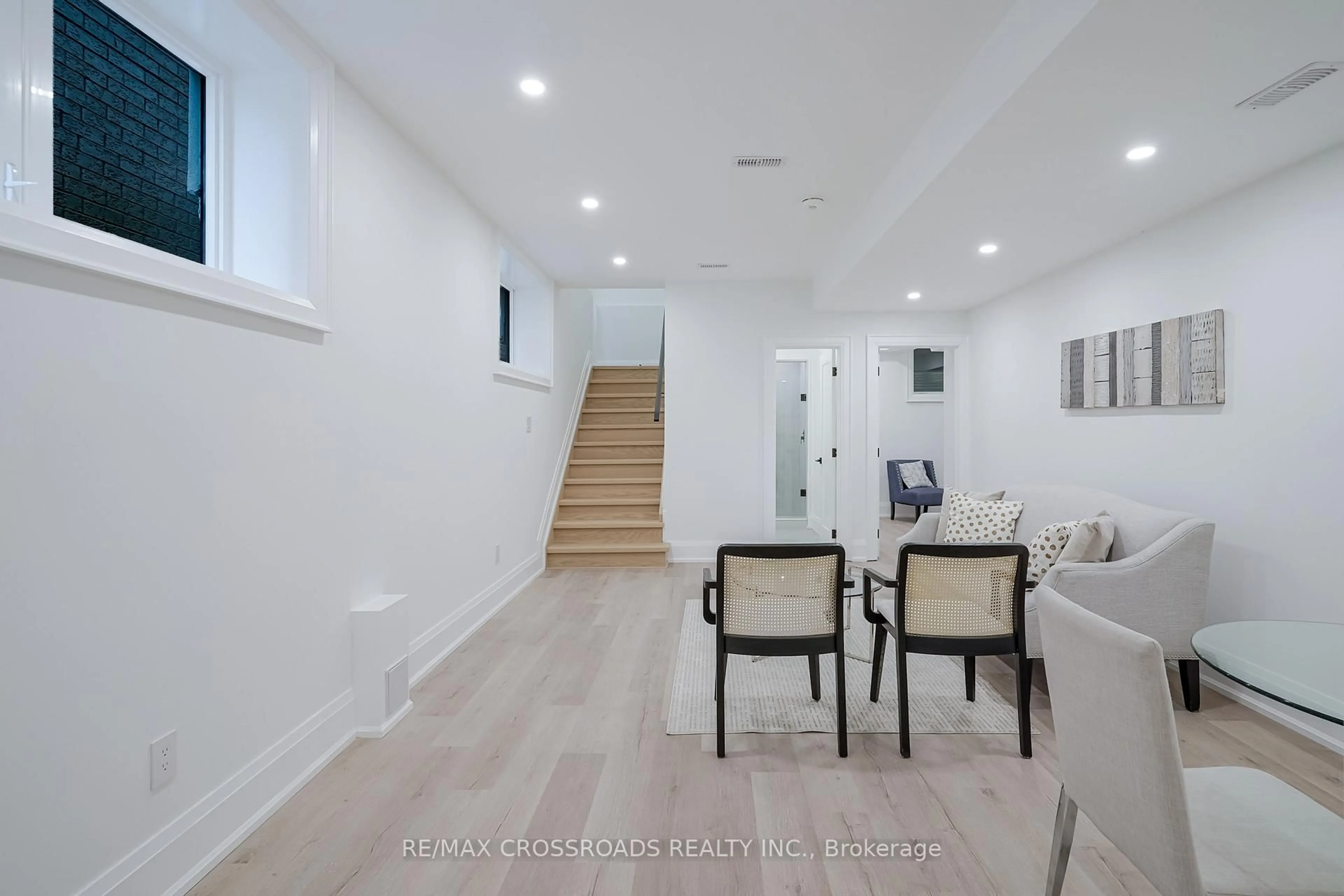 Unknown for 112 Blantyre Ave, Toronto Ontario M1N 2R5