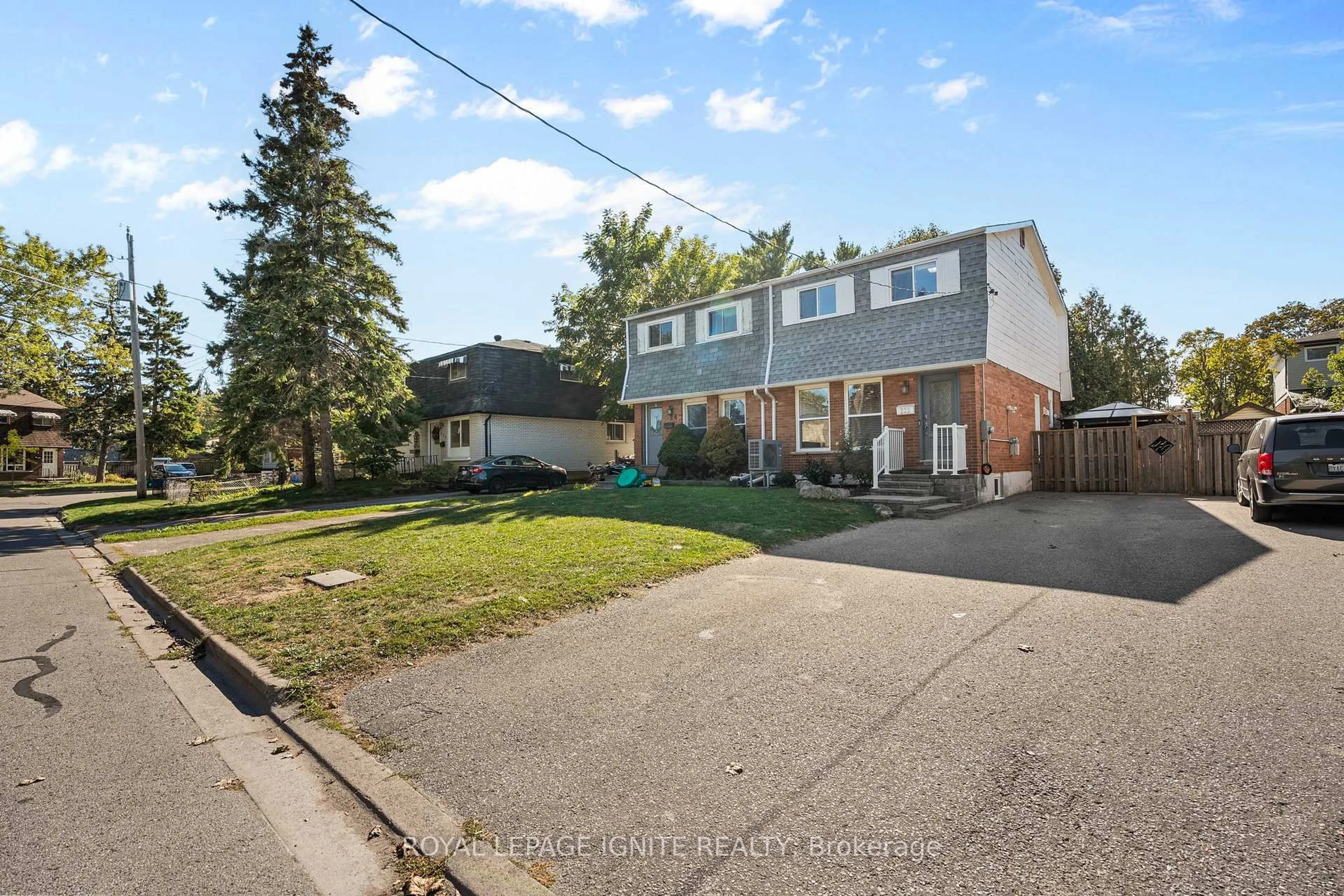 A pic from outside/outdoor area/front of a property/back of a property/a pic from drone, street for 222 Barkley Cres, Oshawa Ontario L1J 2E6