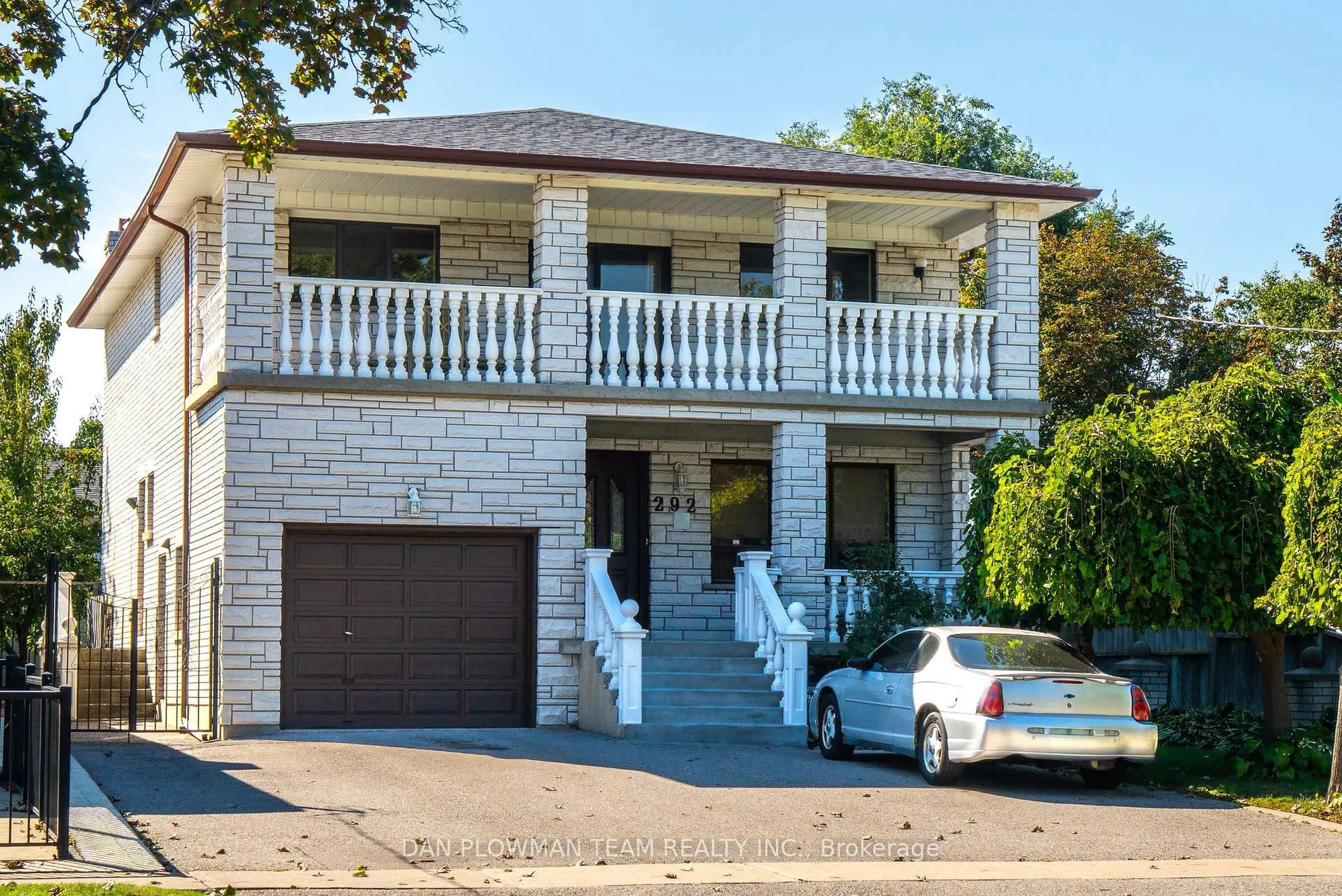 Home with brick exterior material, street for 292 Gibbons St, Oshawa Ontario L1J 4Y8