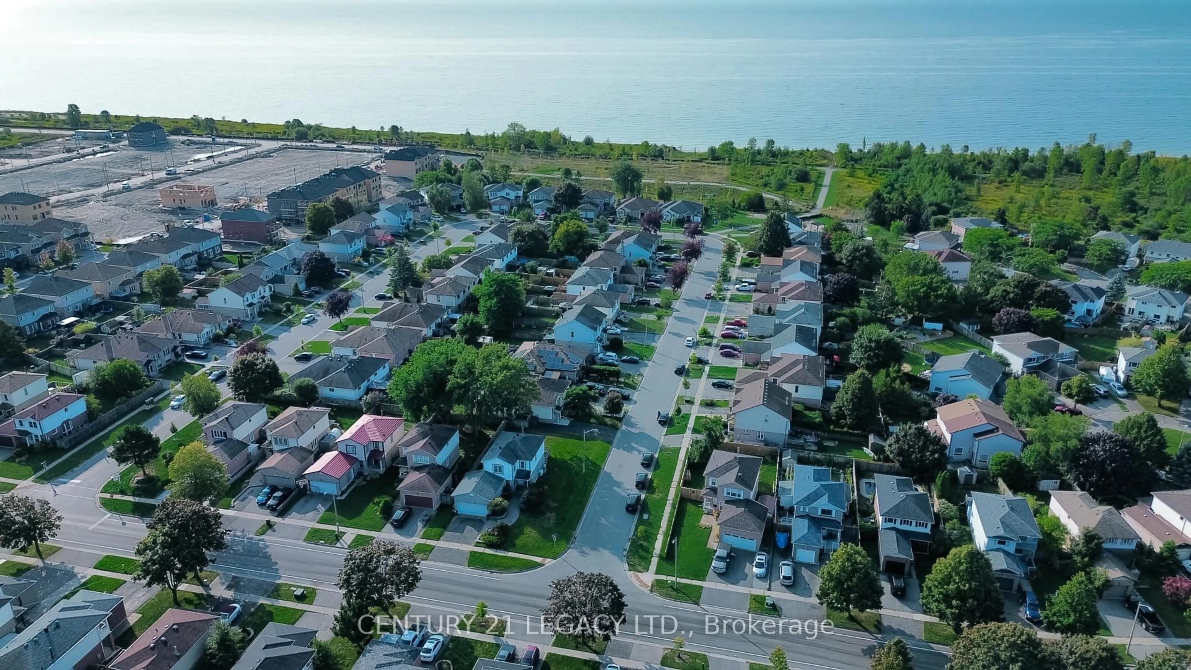 A pic from outside/outdoor area/front of a property/back of a property/a pic from drone, street for 1544 Connery Cres, Oshawa Ontario L1J 8G1