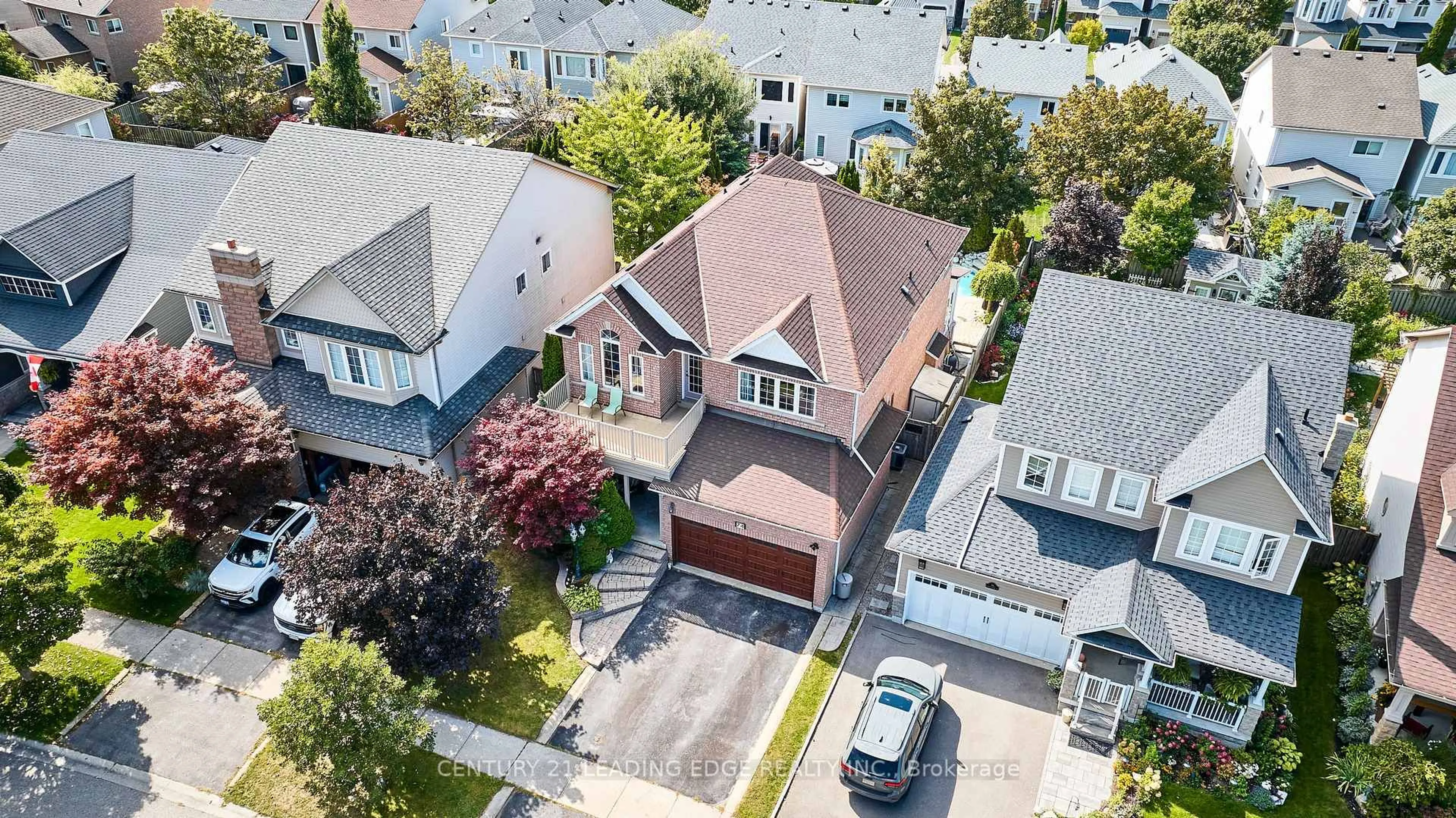 A pic from outside/outdoor area/front of a property/back of a property/a pic from drone, street for 74 Darius Harns Dr, Whitby Ontario L1M 2G7