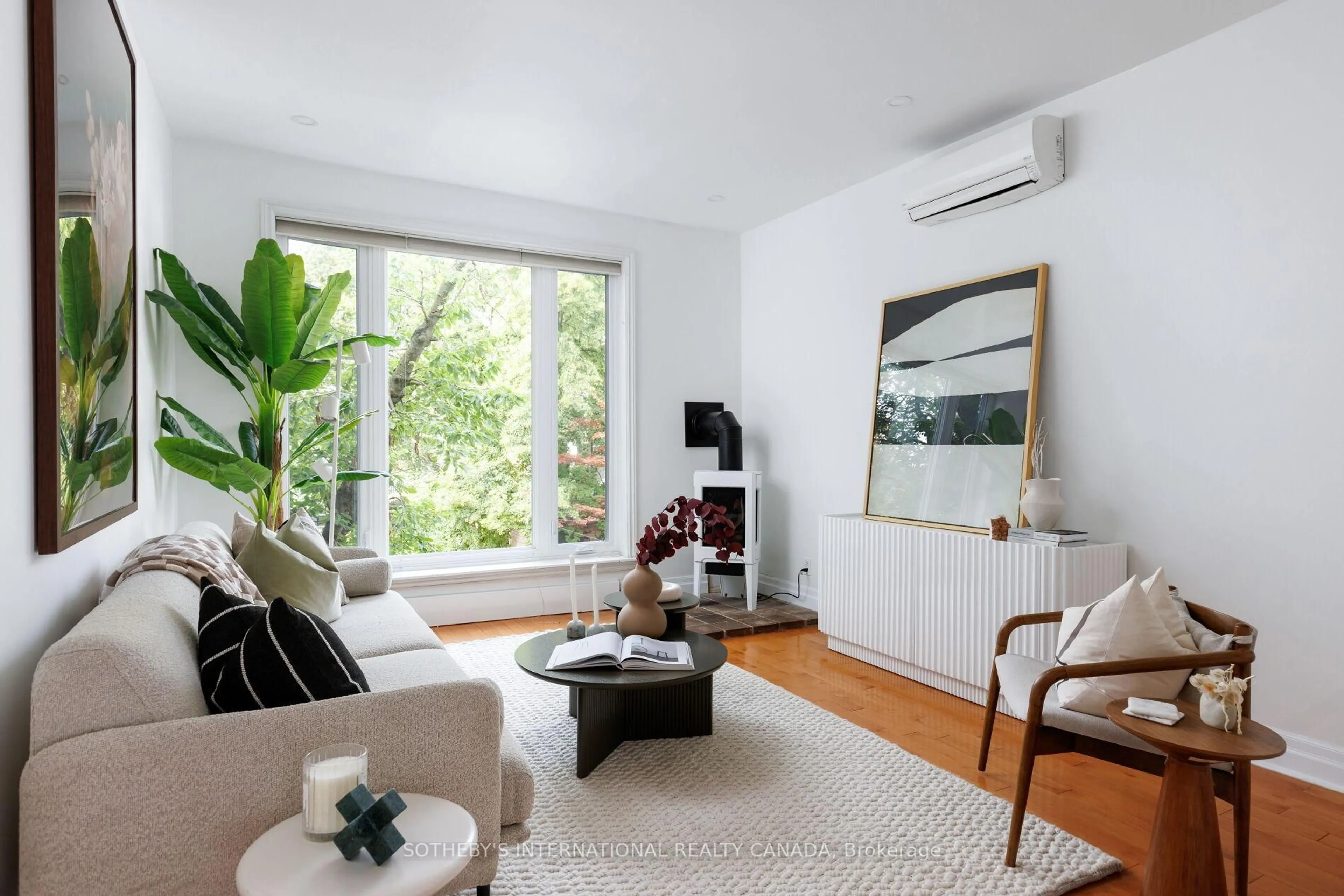 Living room with furniture, unknown for 234 Waverley Rd, Toronto Ontario M4L 3T3