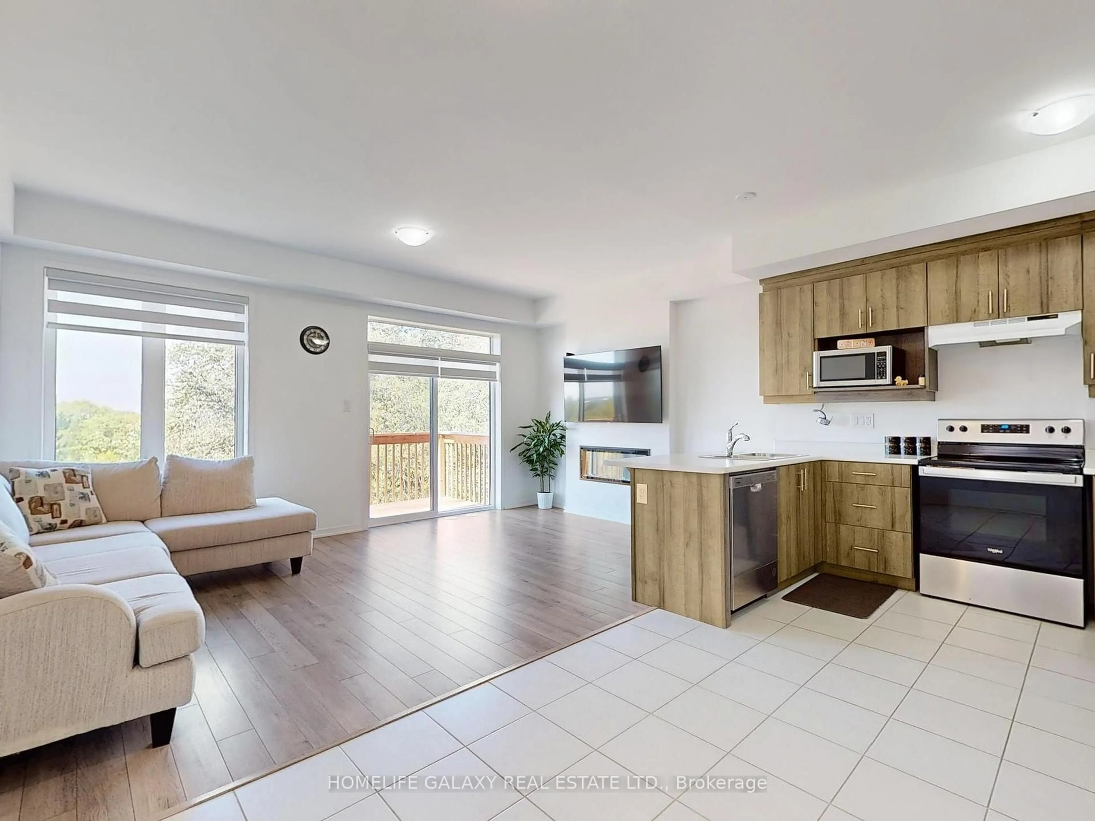 Open concept kitchen, unknown for 733 Heathrow Path, Oshawa Ontario L1K 3G4